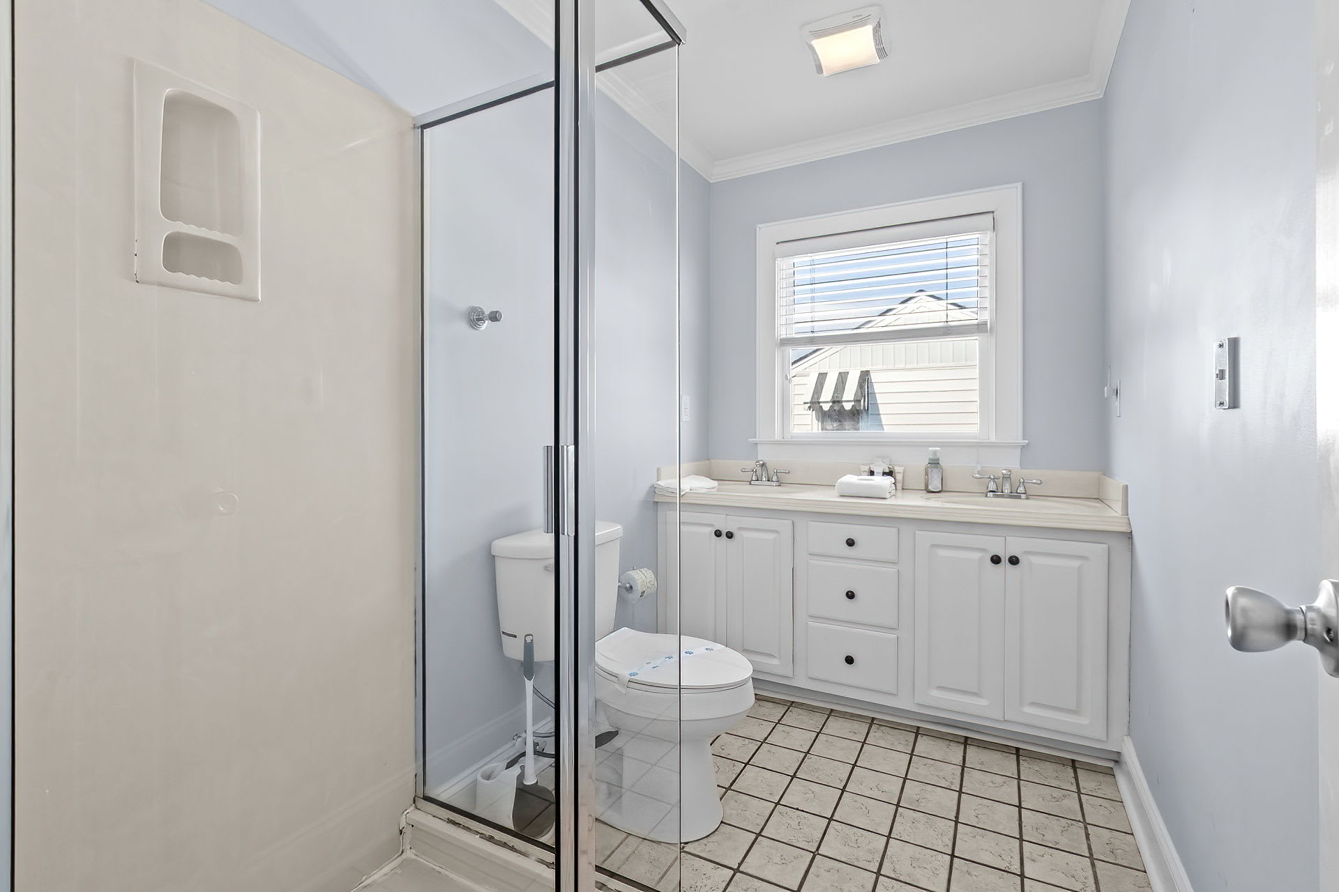 Golden Tide Oceanfront Pool Sleeps 18 | Photo 19