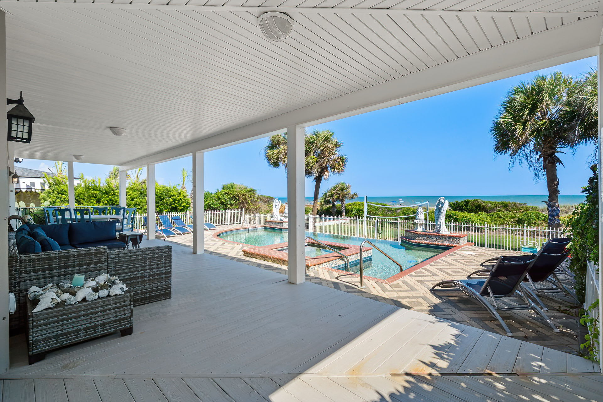 Golden Tide Oceanfront Pool Sleeps 18