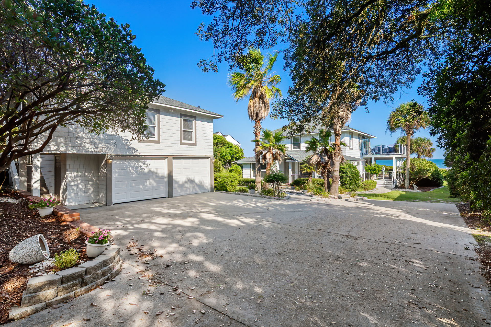 Golden Tide Oceanfront Pool Sleeps 18 | Photo 56