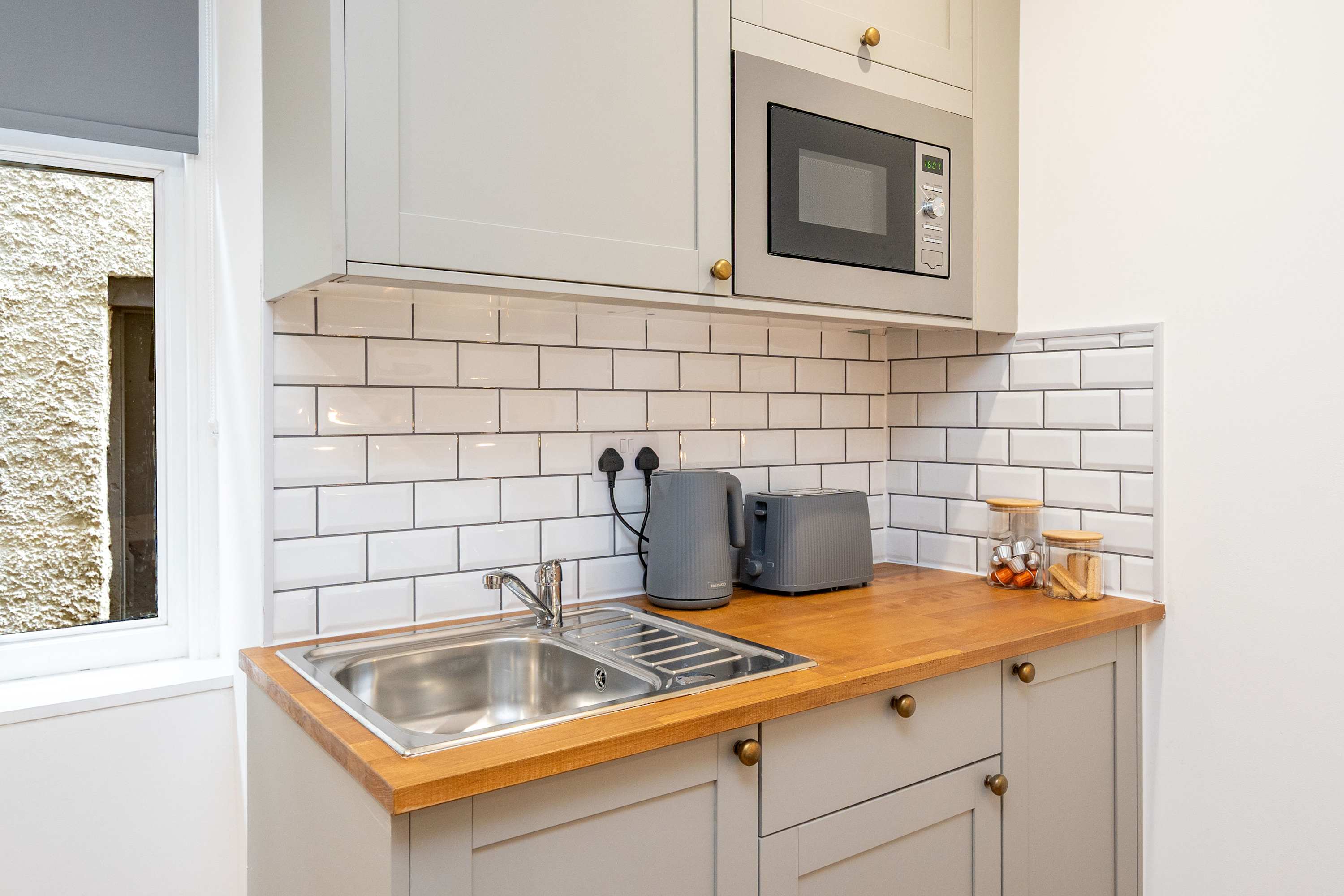 Stylish Studio at The Brewery in West Terrace 15 EH30 9LL - Property image 6 - VivreStays