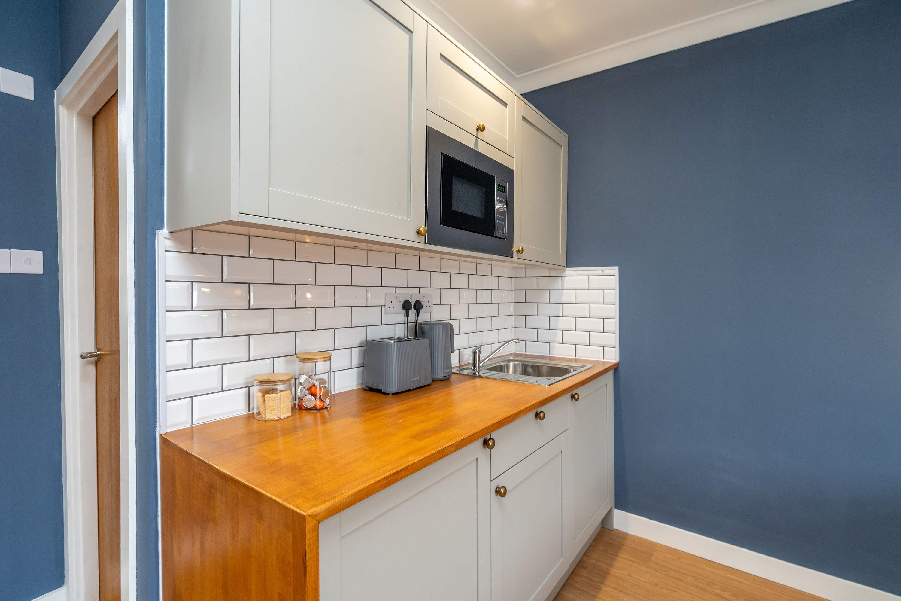 Modern Studio at The Brewery in West Terrace 15 EH30 9LL - Property image 7 - VivreStays