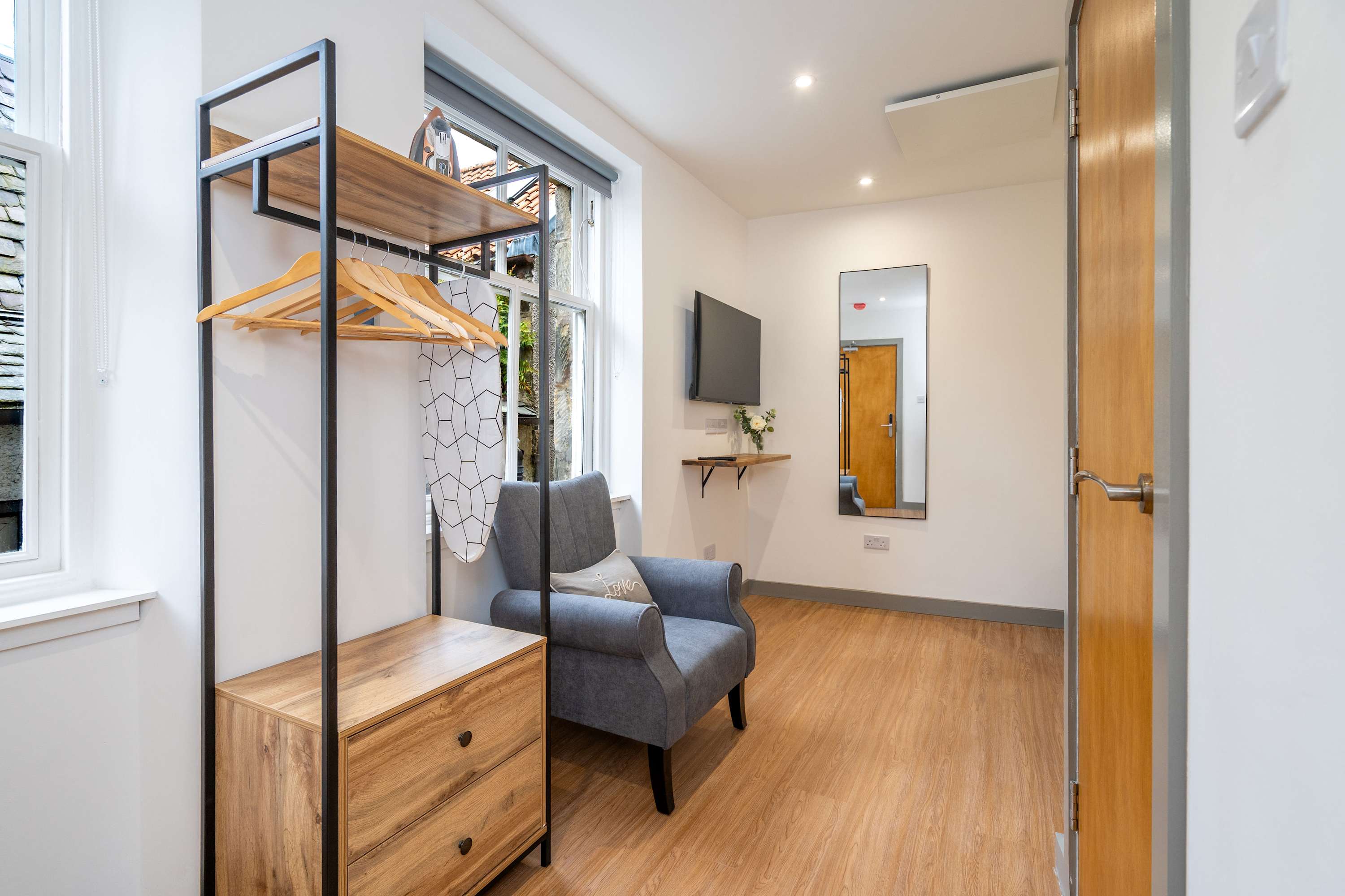 View Elegant Studio at The Brewery in West Terrace 15 EH30 9LL Elegant Studio at The Brewery in West Terrace 15 EH30 9LL - Property image 7 - VivreStays