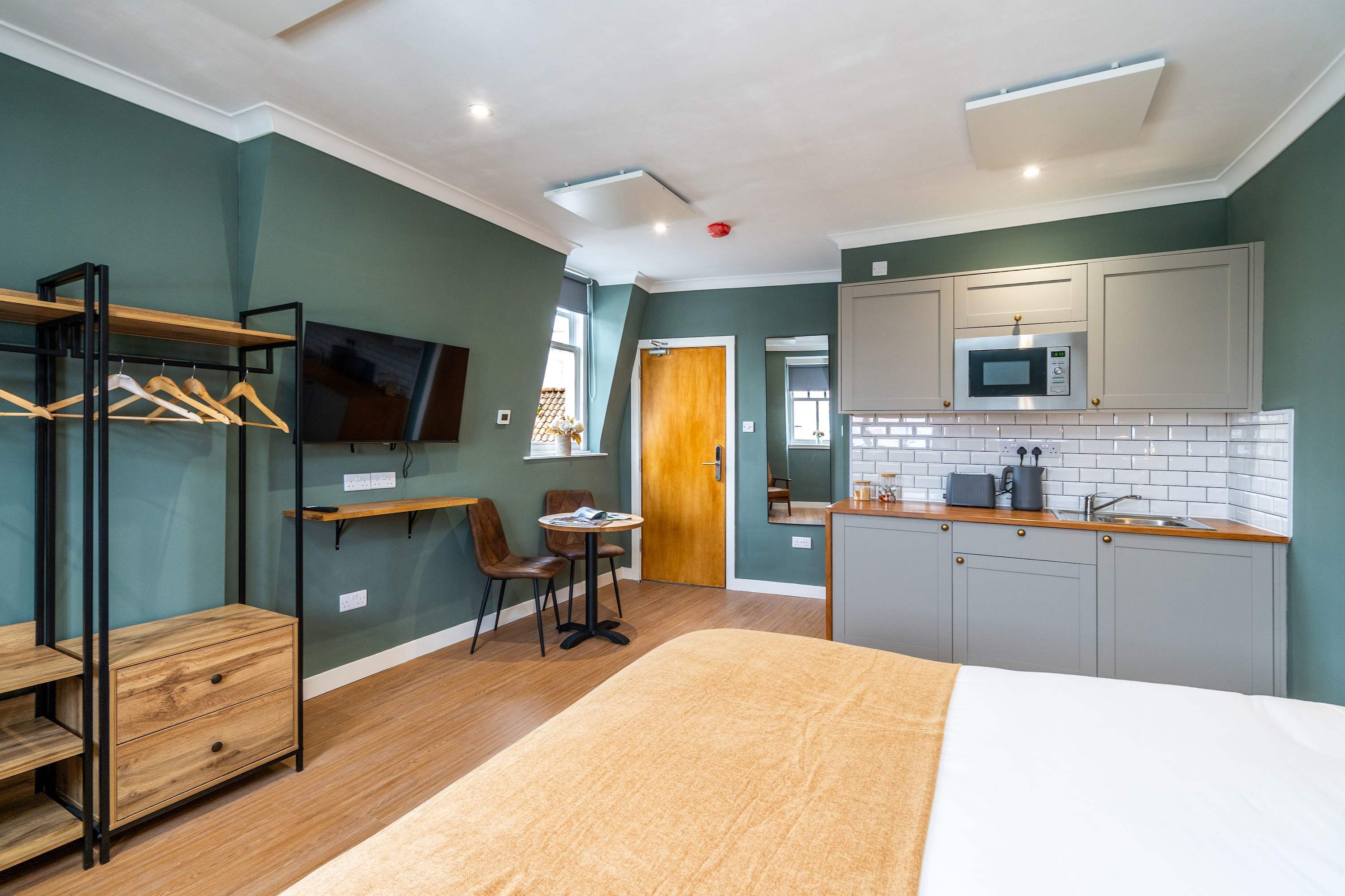 Cozy Boutique Studio at The Brewery in West Terrace 15 EH30 9LL - Property image 4 - VivreStays