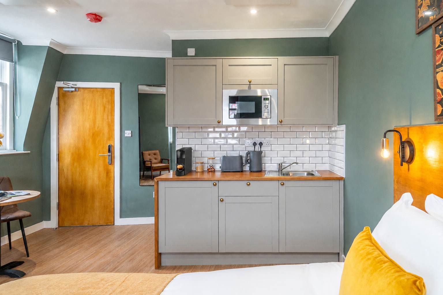 Cozy Boutique Studio at The Brewery in West Terrace 15 EH30 9LL - Property image 6 - VivreStays