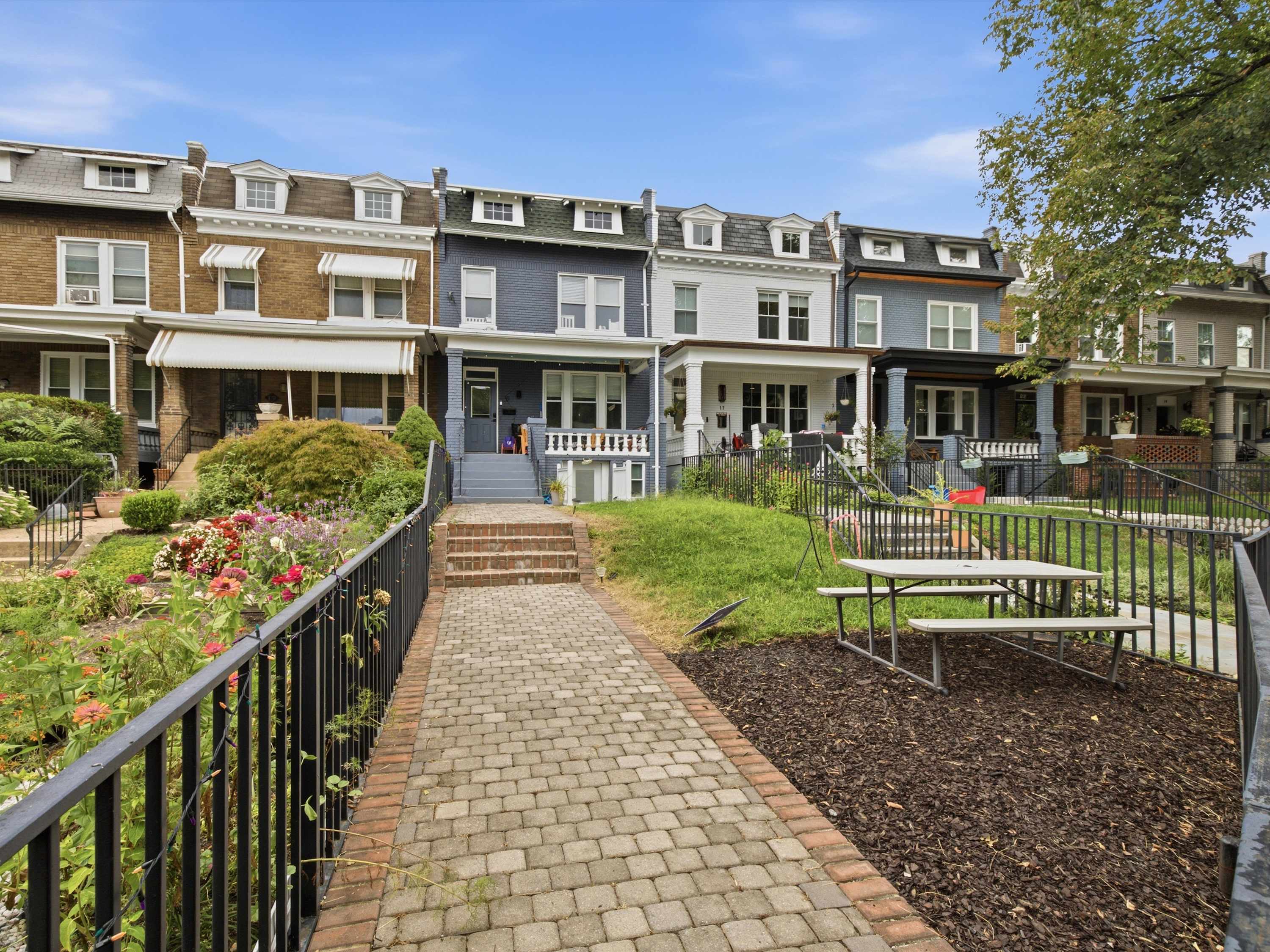 Petworth 2-BR Retreat, Sherman Circle Park
