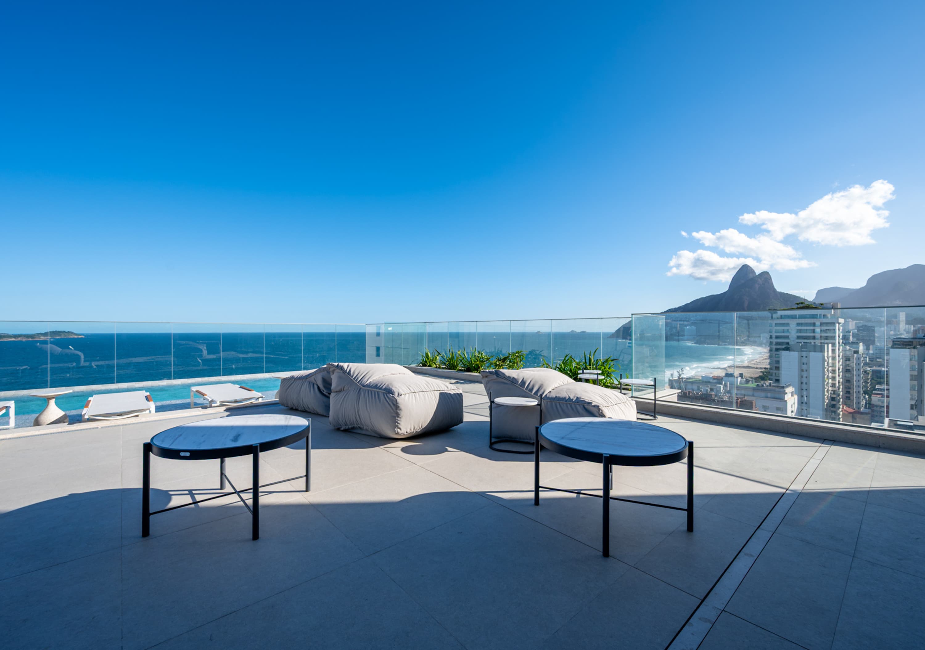 Beachside Studio w/ Pool & Rooftop Lounge, Ipanema — Rio de Janeiro, Rio de Janeiro — vacation rental