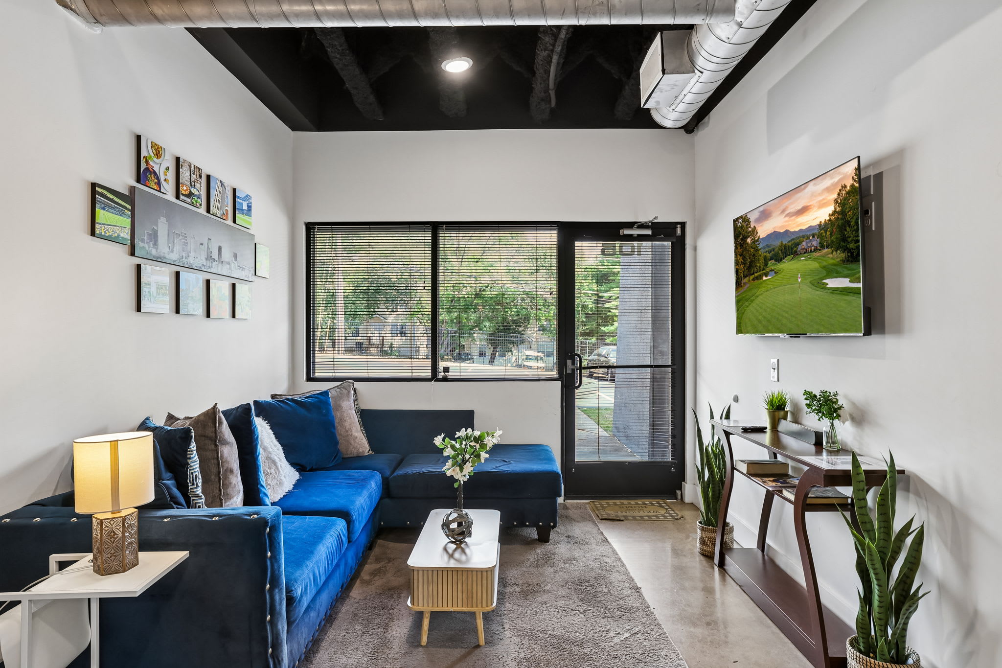 Sleek apt near The Grand Ole Opry and BNA Airport!