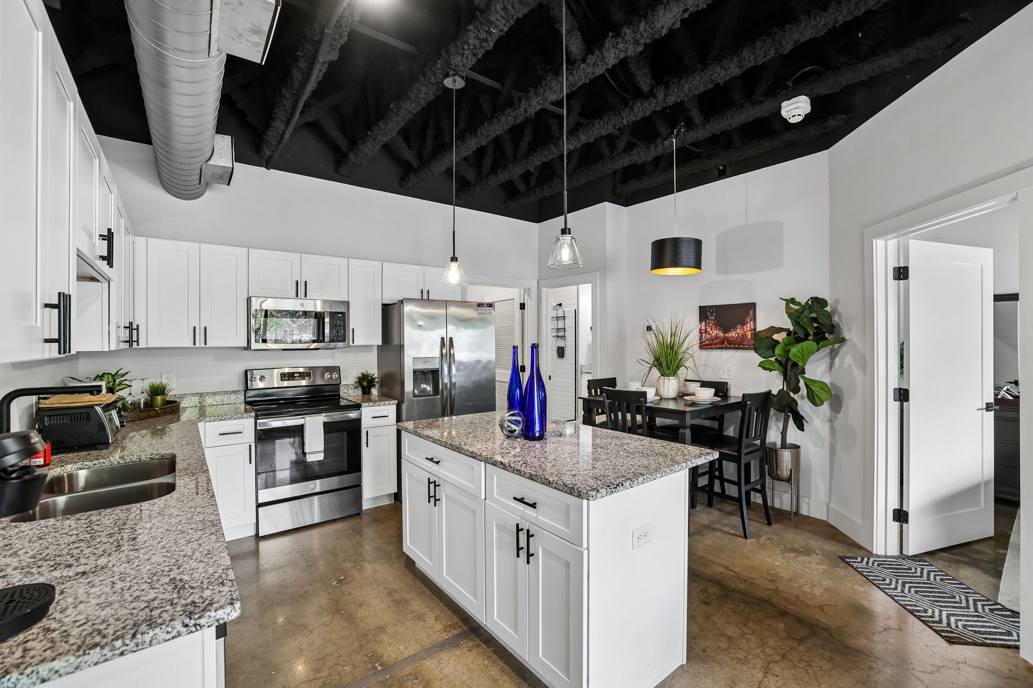 Sleek apt near The Grand Ole Opry and BNA Airport!