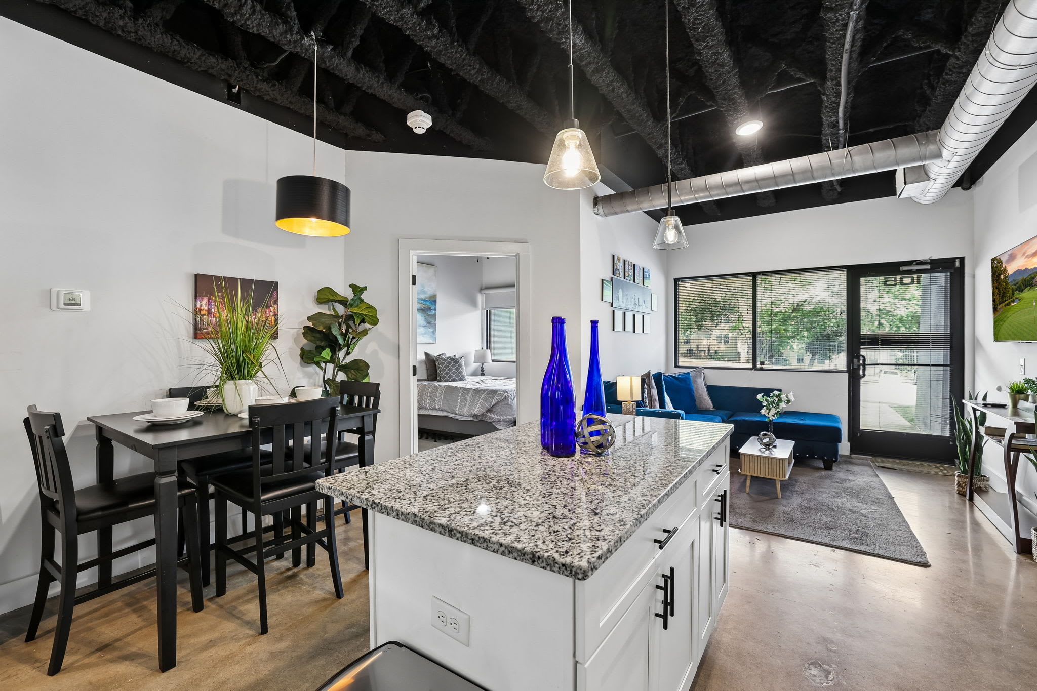 Sleek apt near The Grand Ole Opry and BNA Airport!
