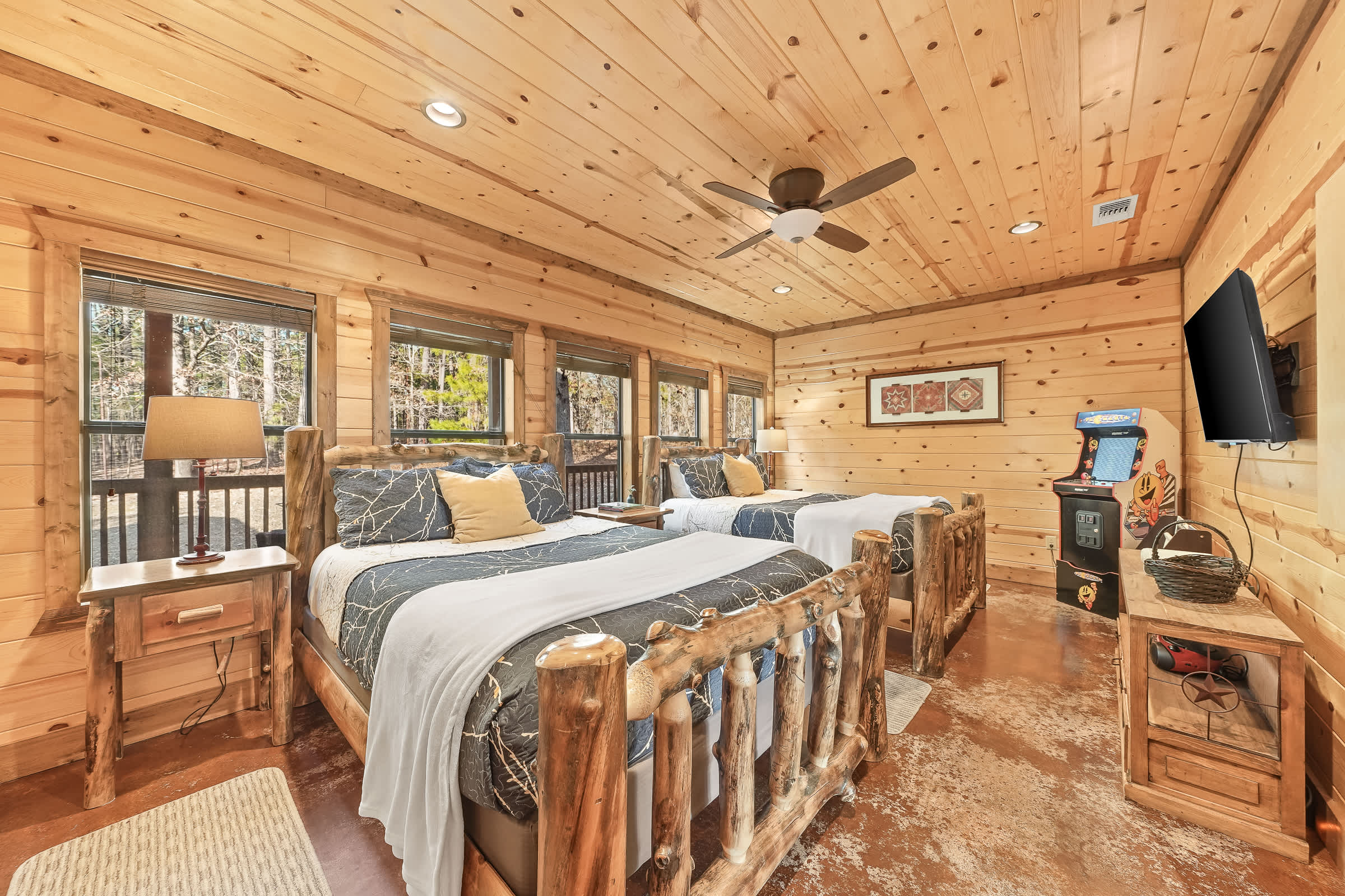 As Seen on TV! Safari Views + Hot Tub + Firepit