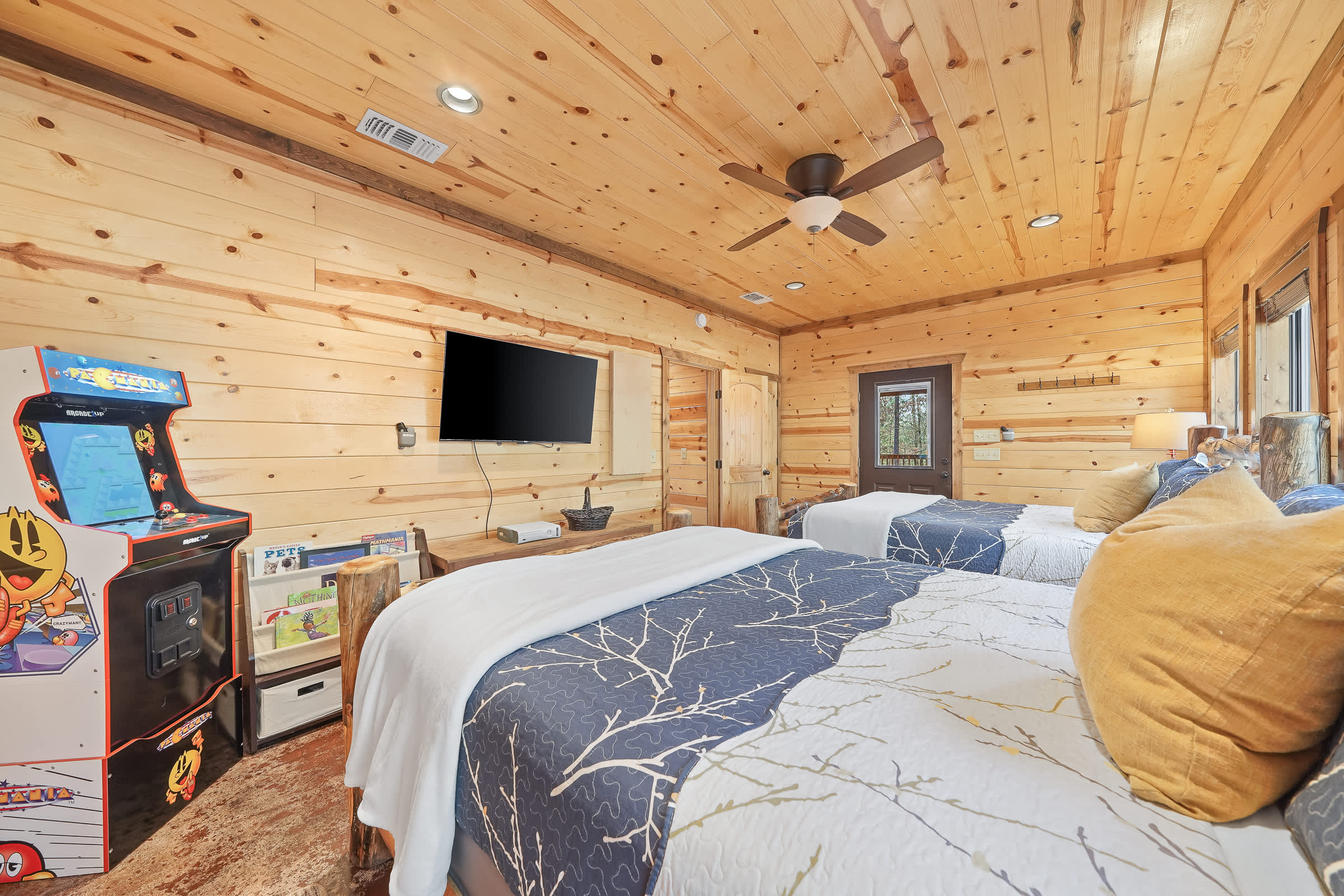 As Seen on TV! Safari Views + Hot Tub + Firepit