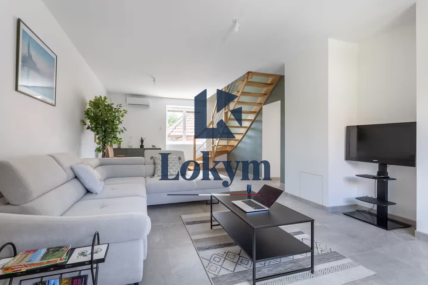 Appartement ensoleillé avec clim et terrasse, près de vulcania et des sentiers