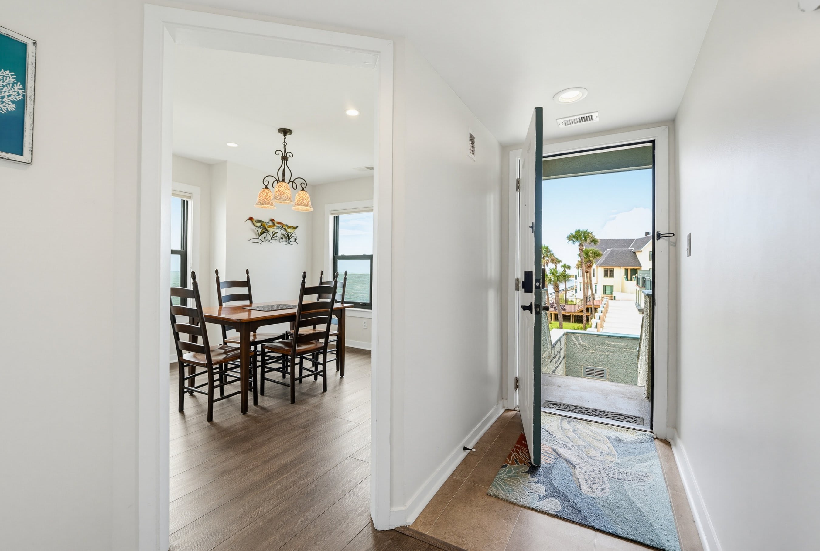 637 Newhaven | Photo 2