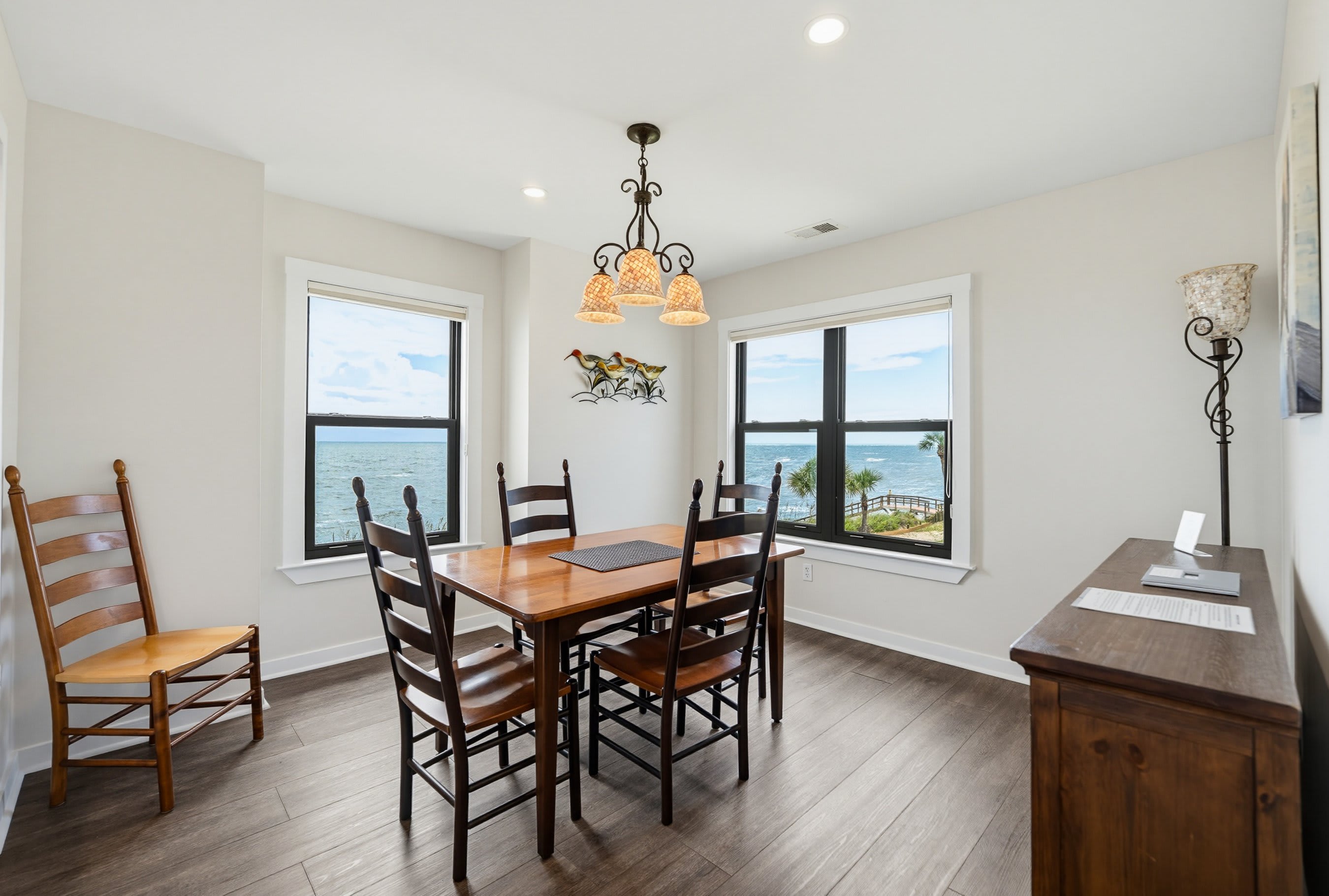 637 Newhaven | Photo 3