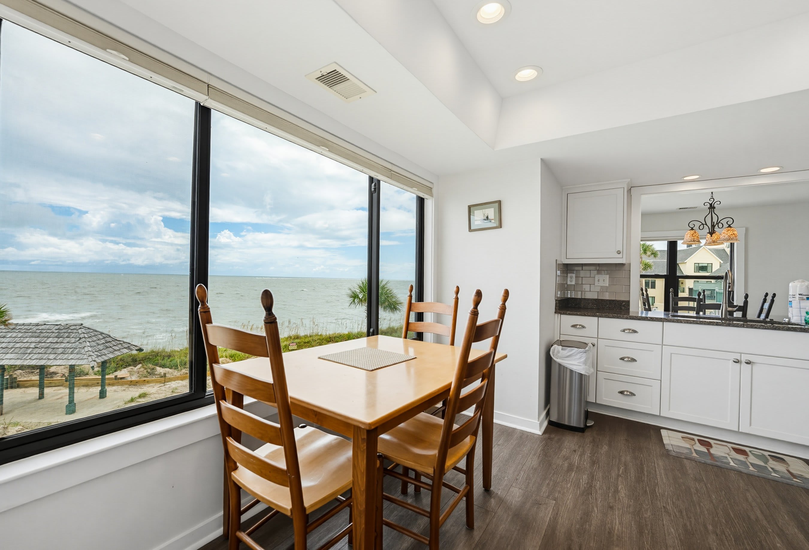 637 Newhaven | Photo 7