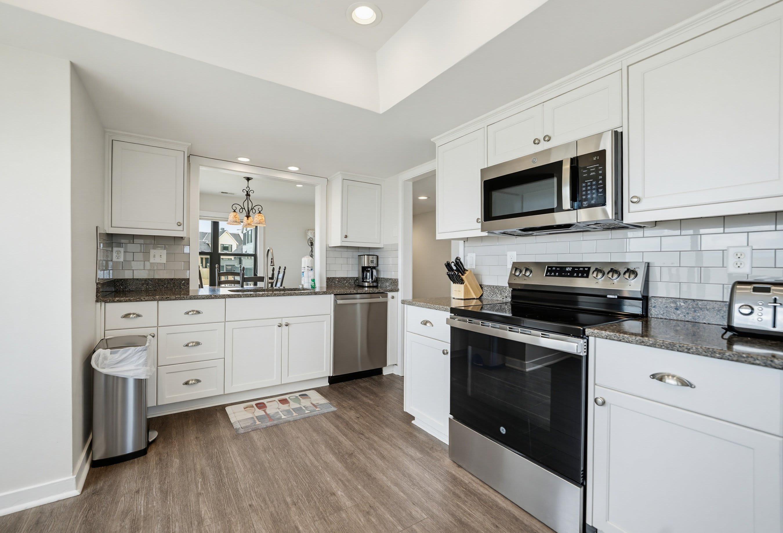 637 Newhaven | Photo 6