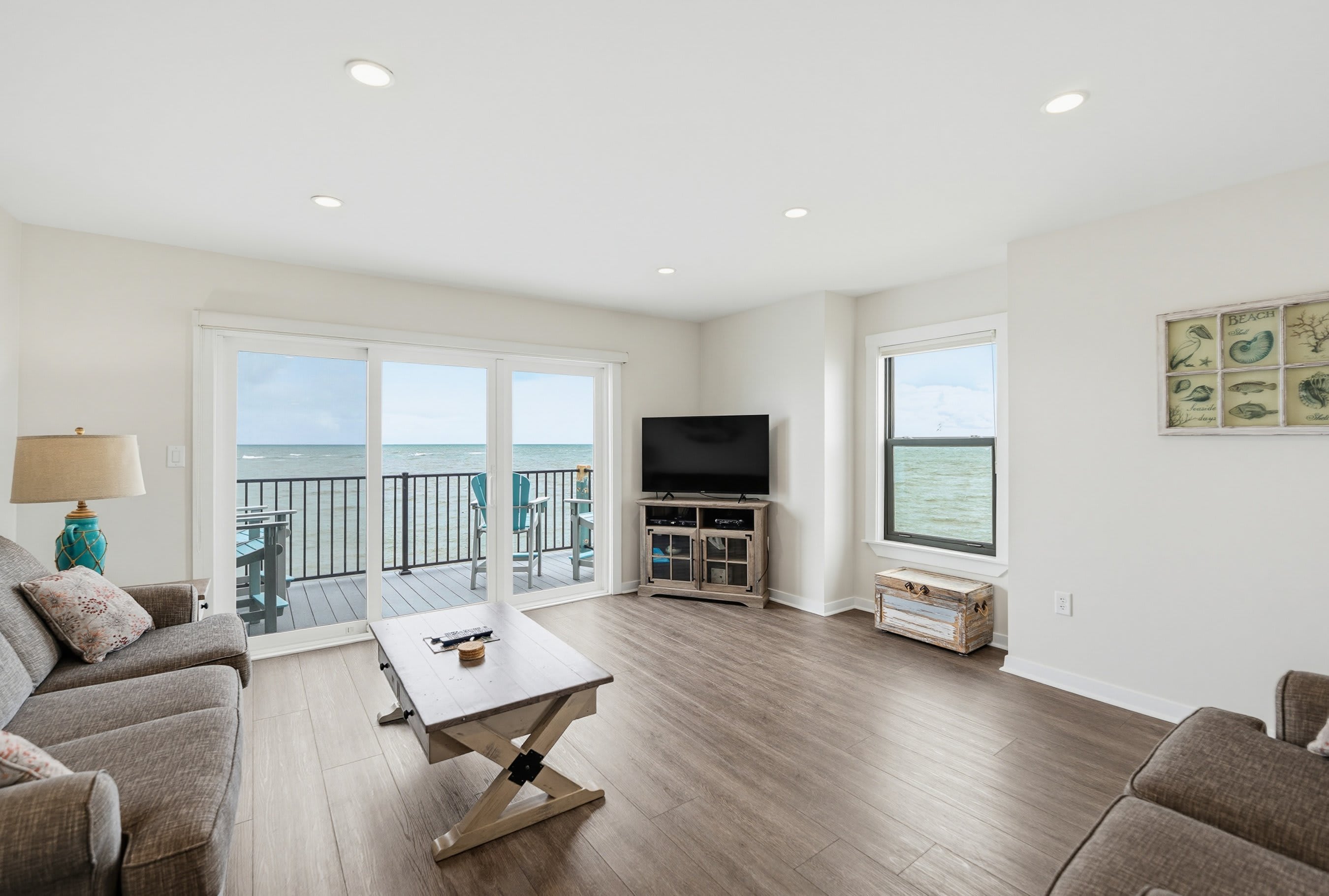 637 Newhaven | Photo 10