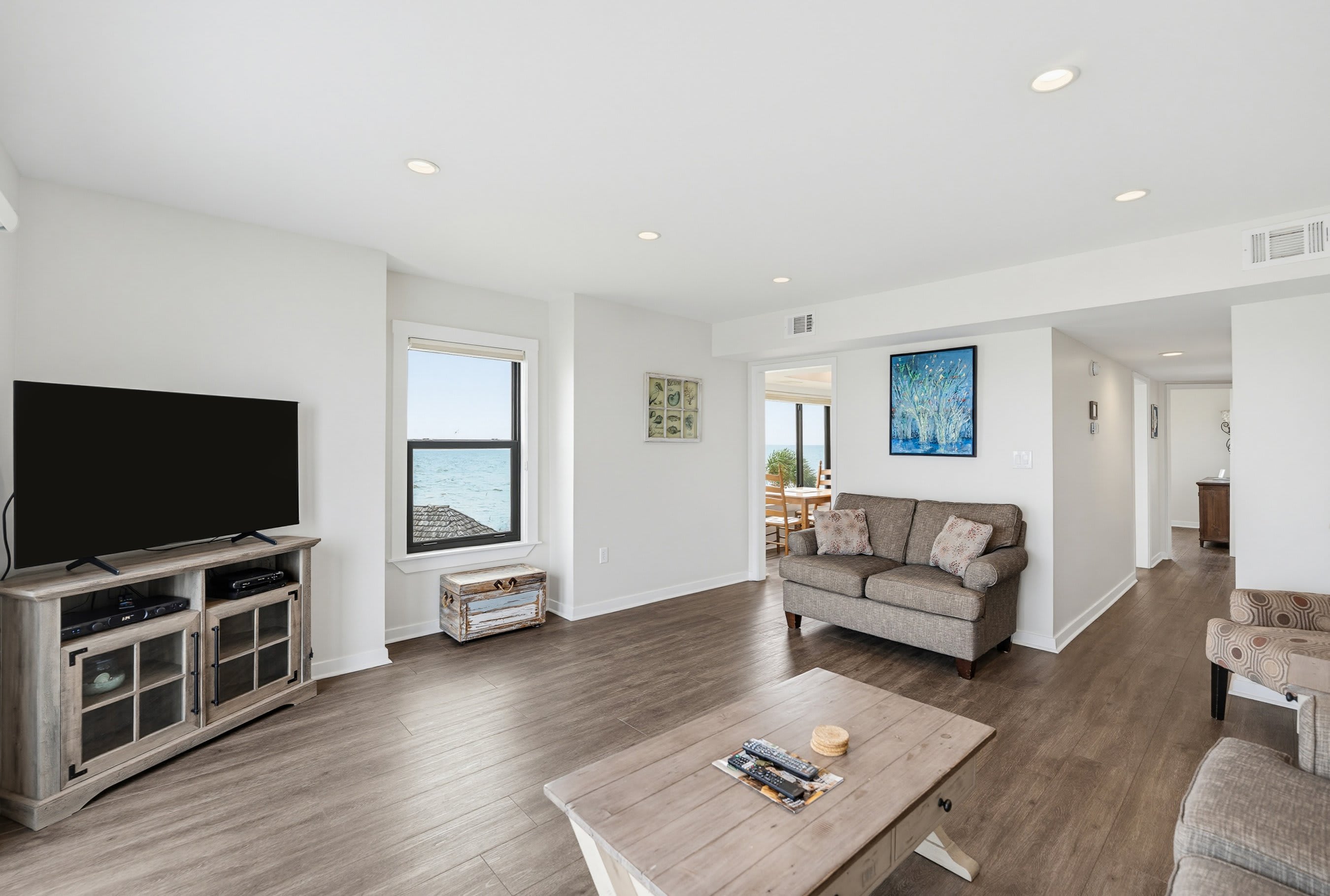 637 Newhaven | Photo 9