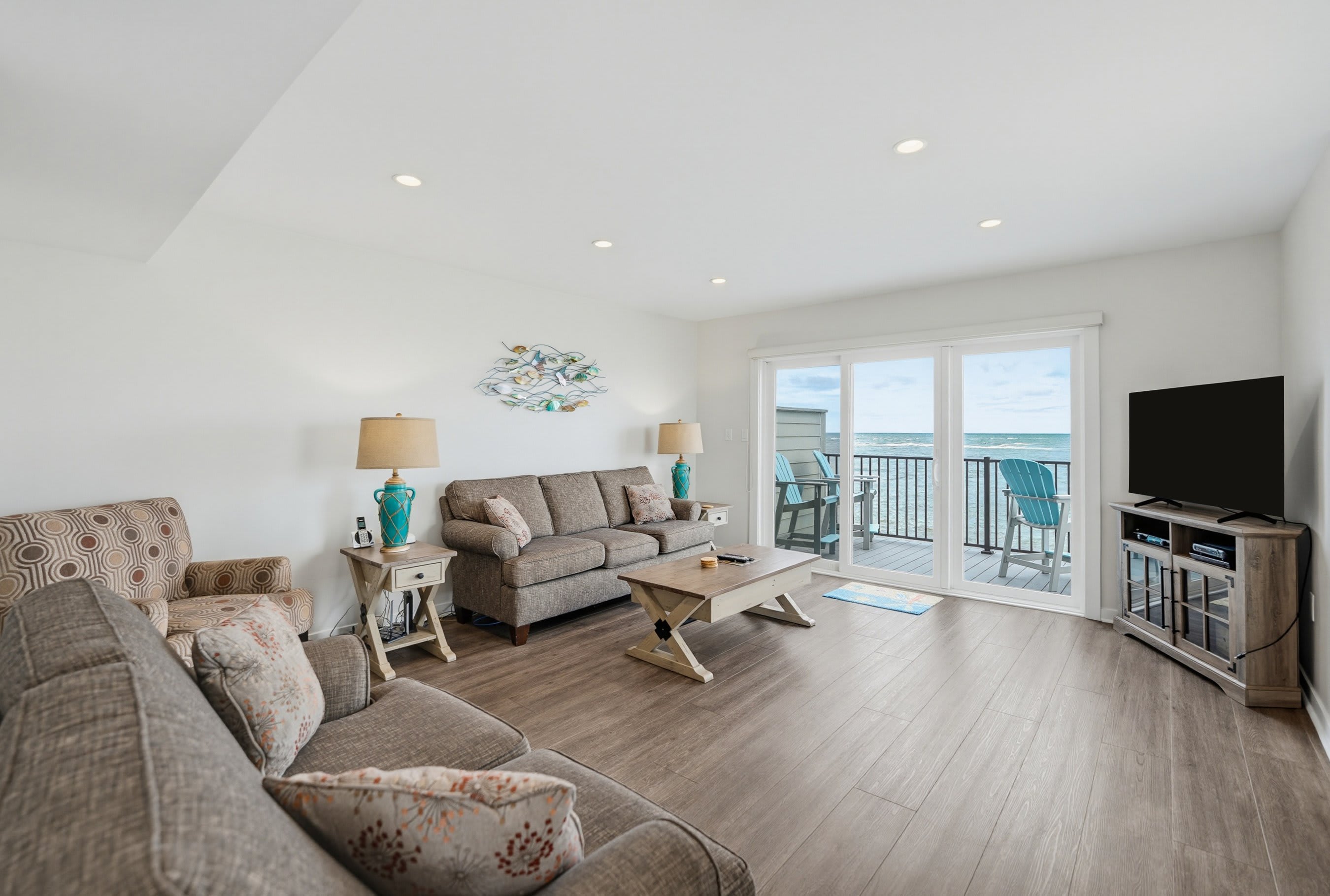 637 Newhaven | Photo 8