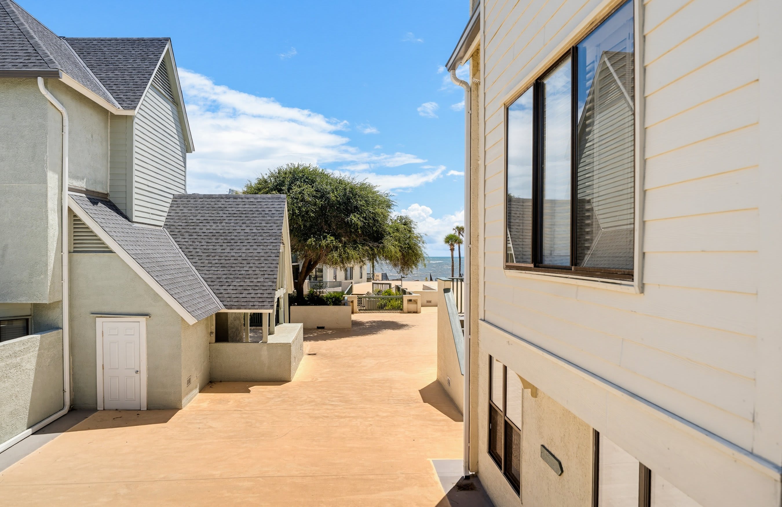 665 Newhaven | Photo 22
