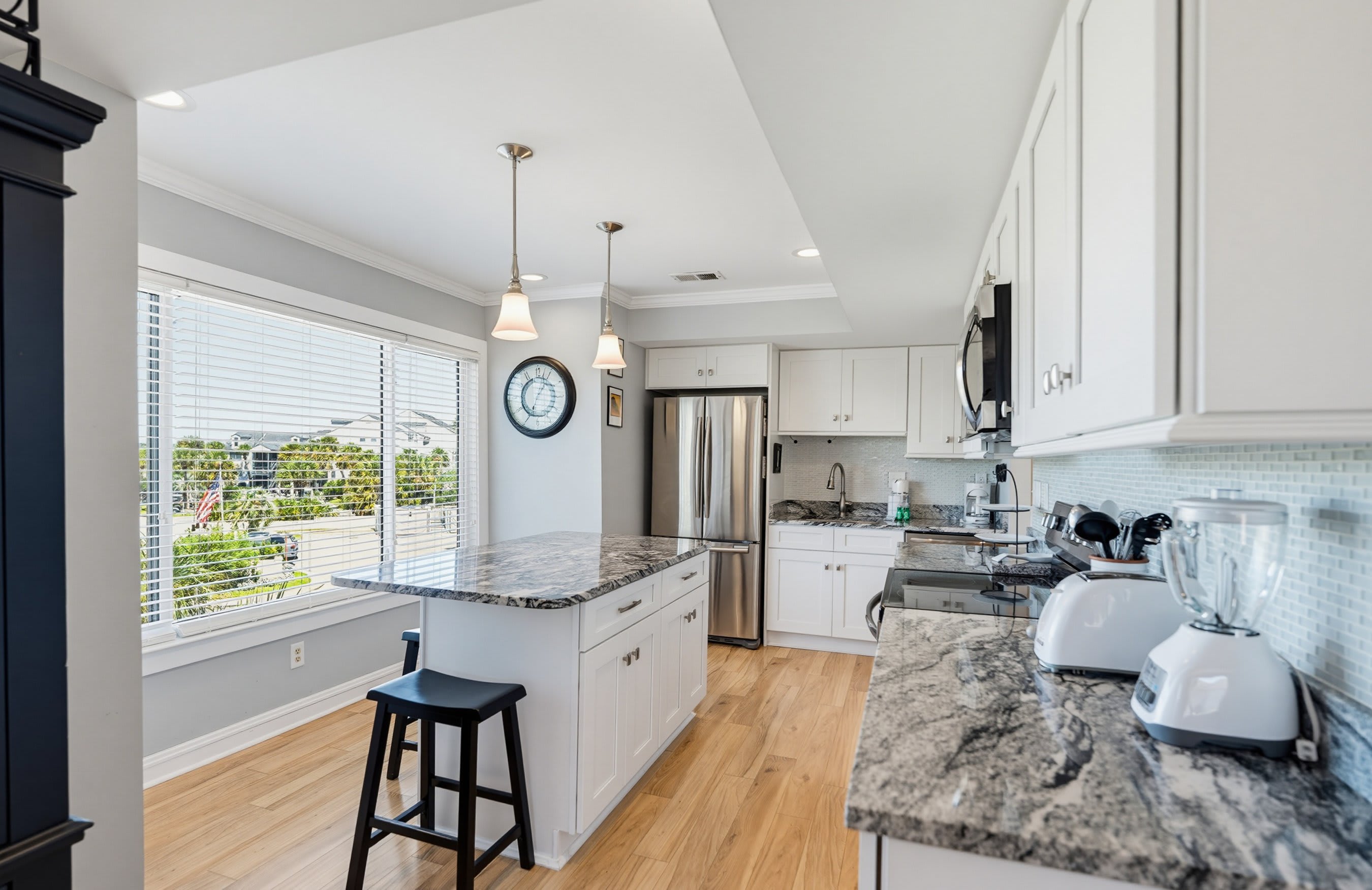 665 Newhaven | Photo 6