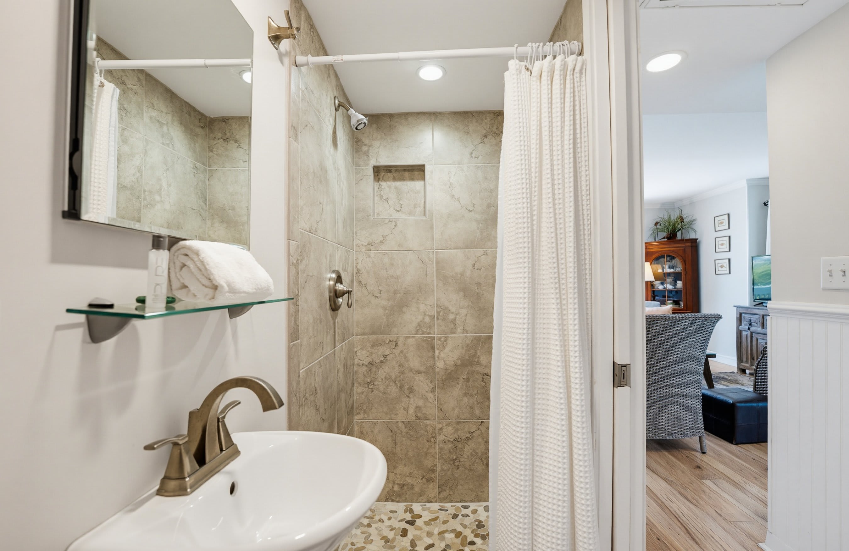 665 Newhaven | Photo 9