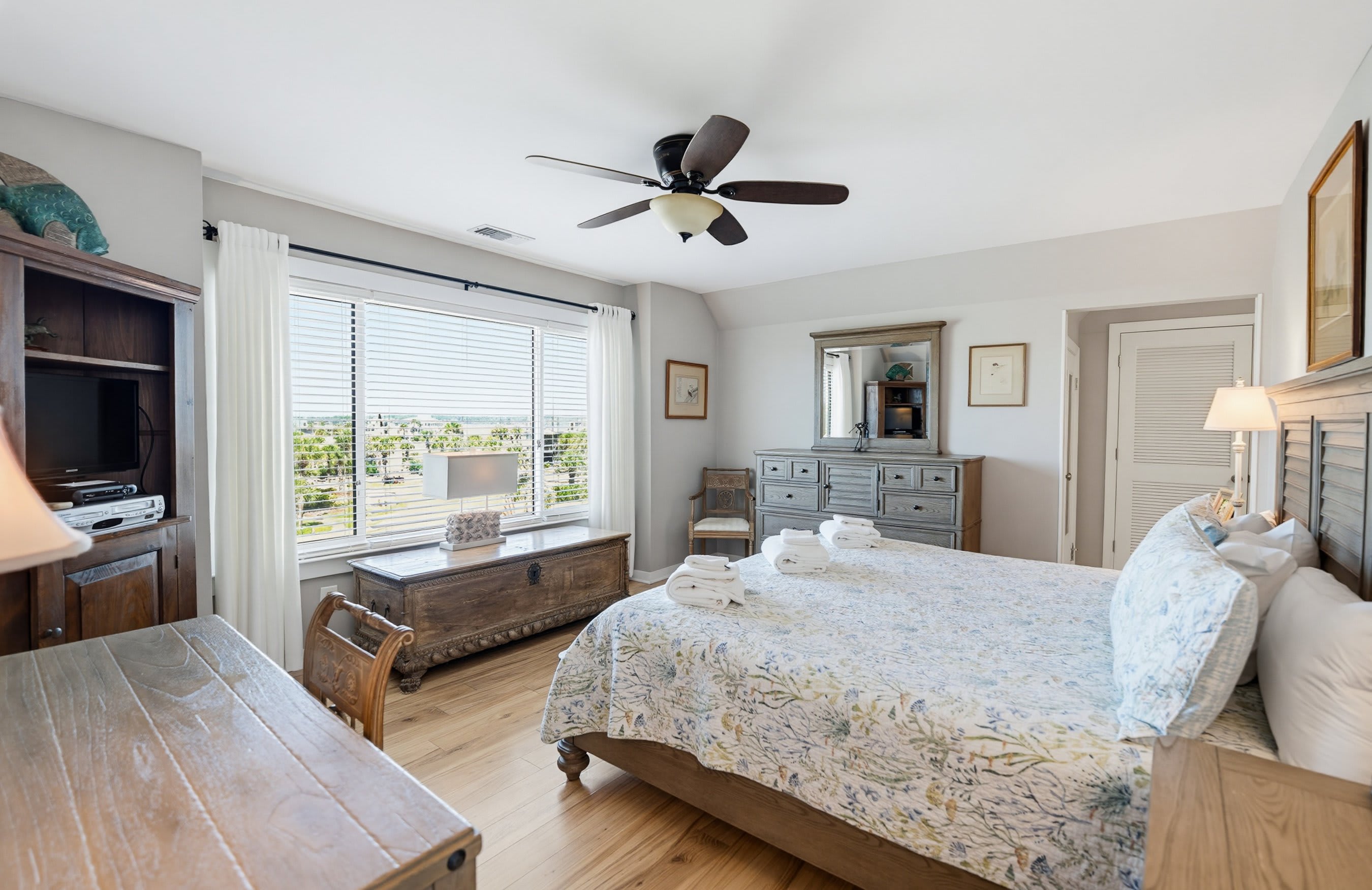 665 Newhaven | Photo 13
