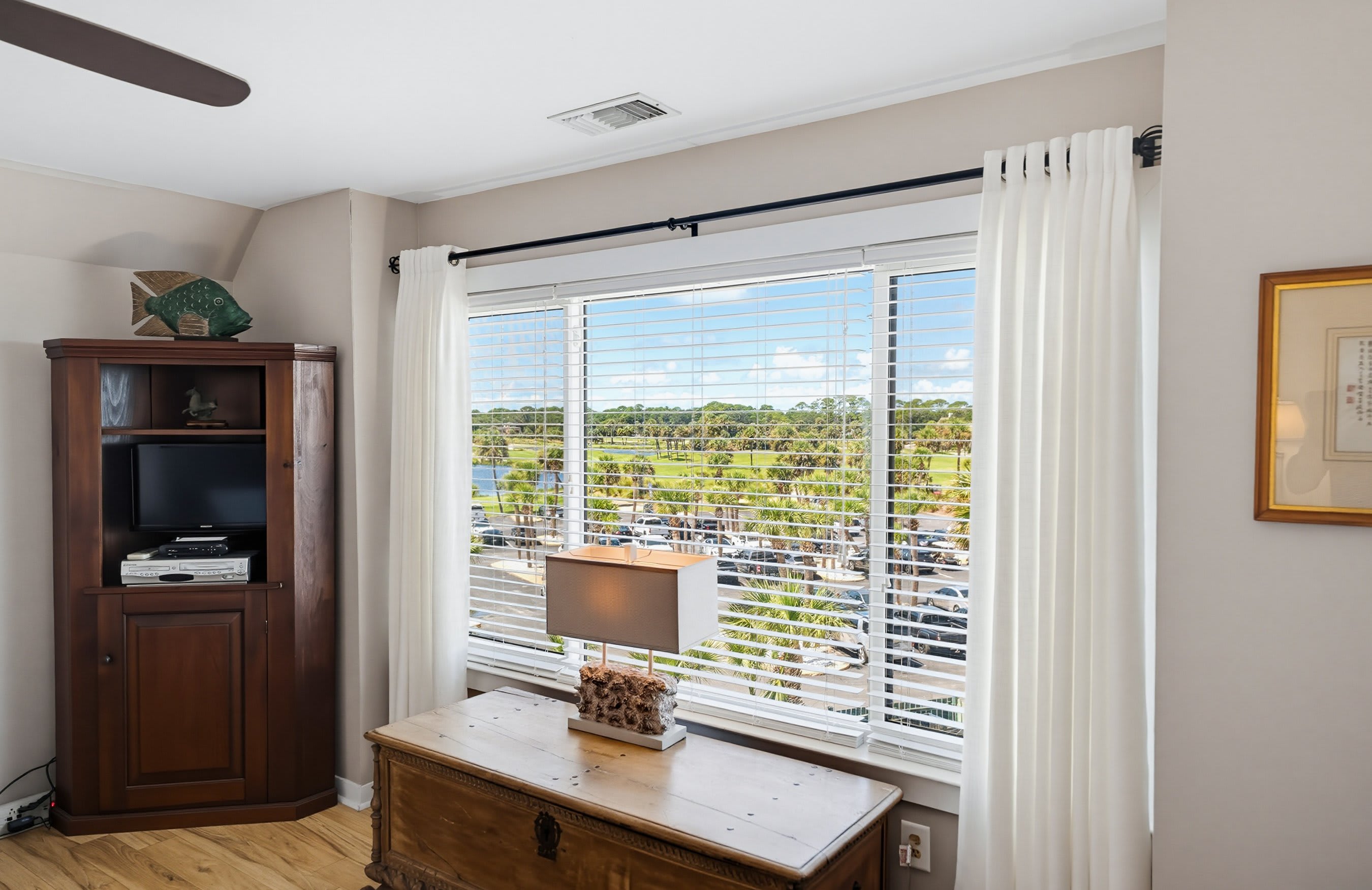 665 Newhaven | Photo 14