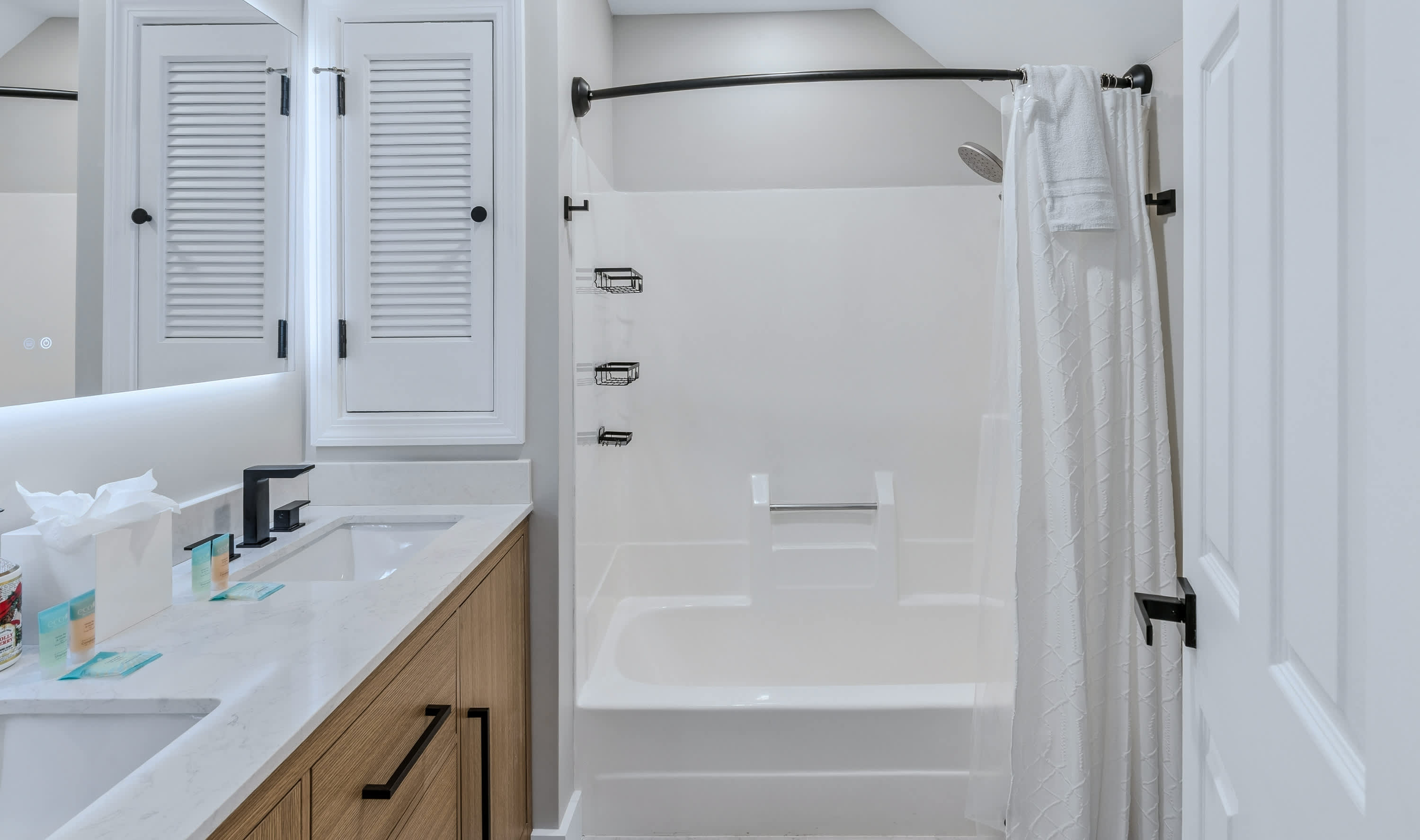 Renovated Condo with Sauna, Peloton & Fireplace