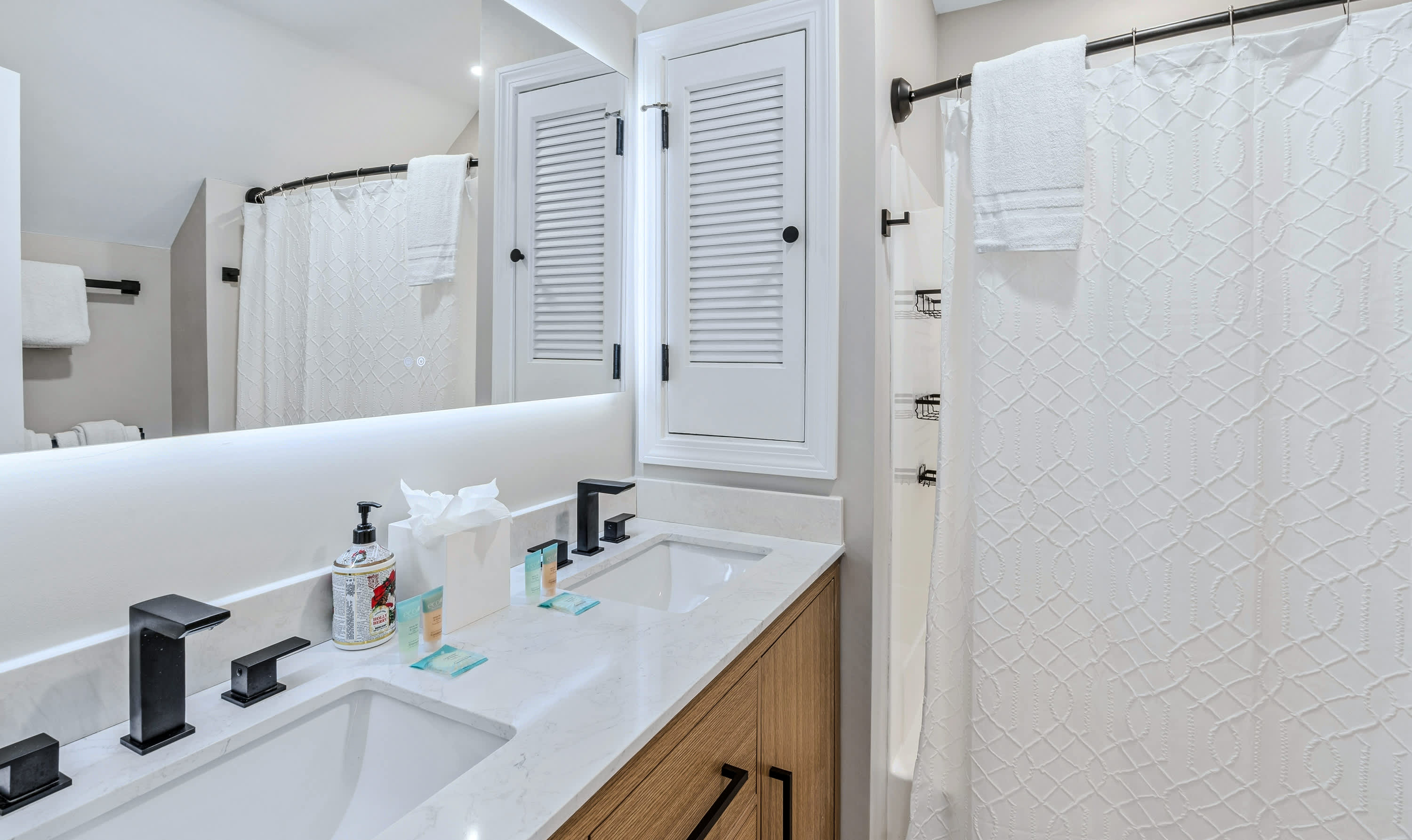 Renovated Condo with Sauna, Peloton & Fireplace