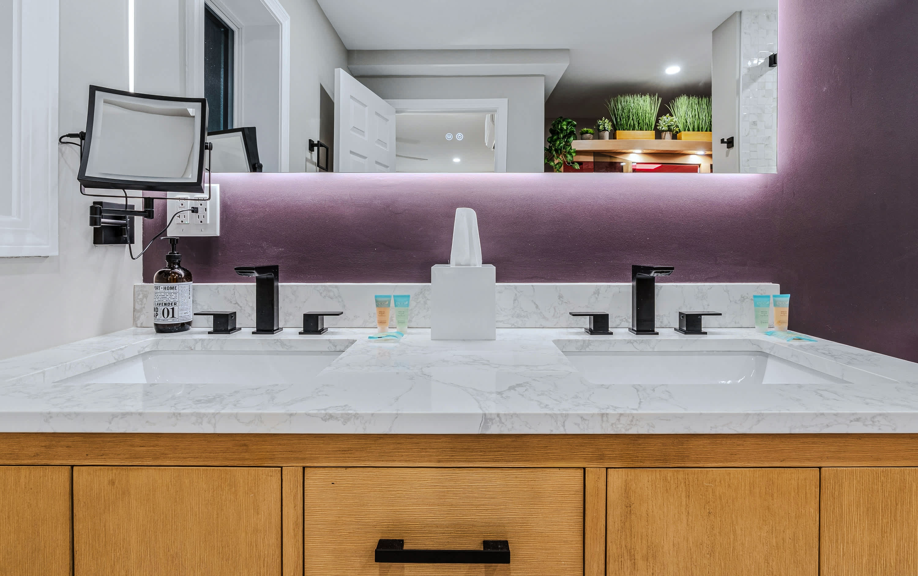 Renovated Condo with Sauna, Peloton & Fireplace