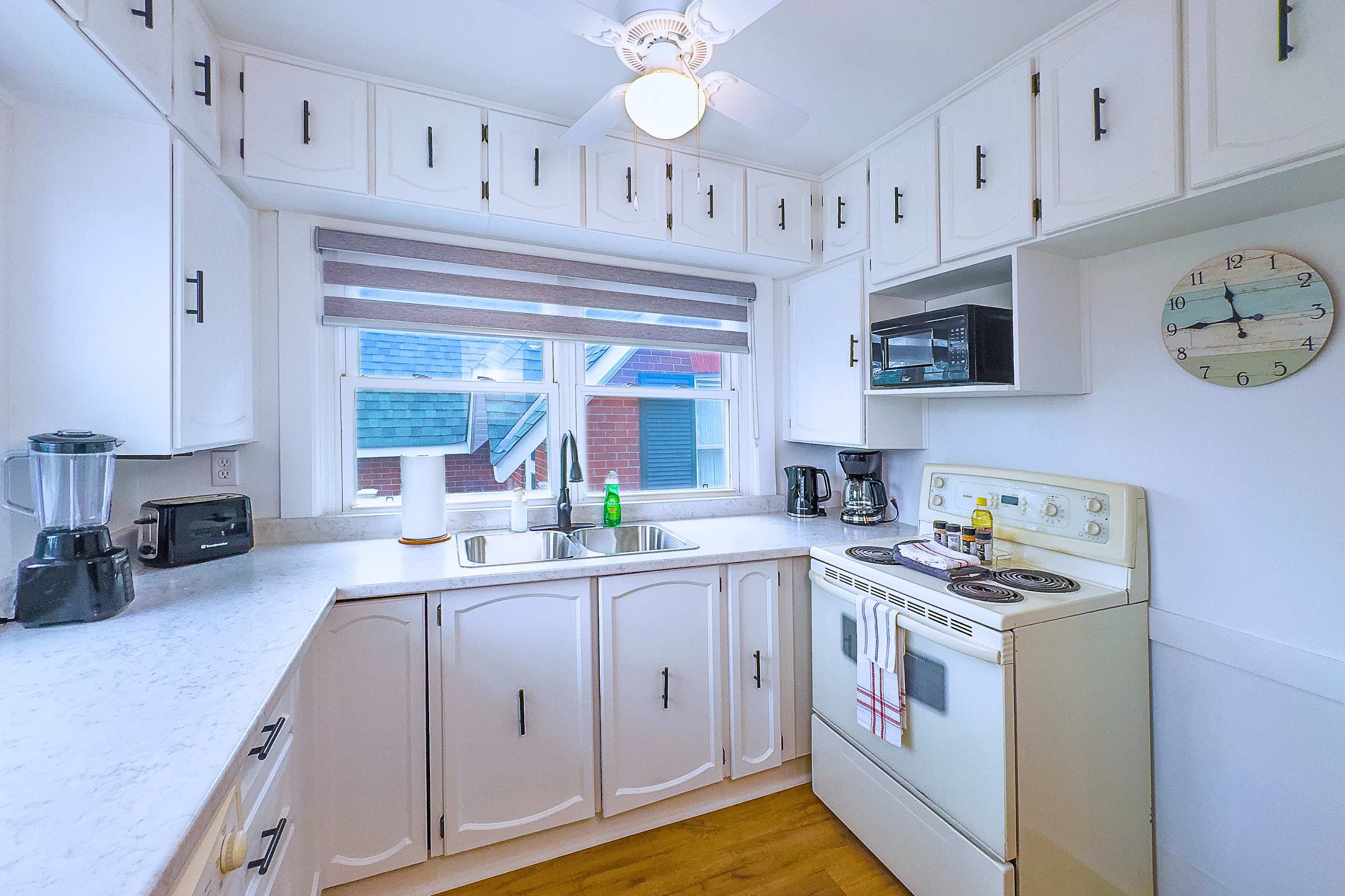 Pet Friendly Home Near Lock 32 Beach Park | Photo 14