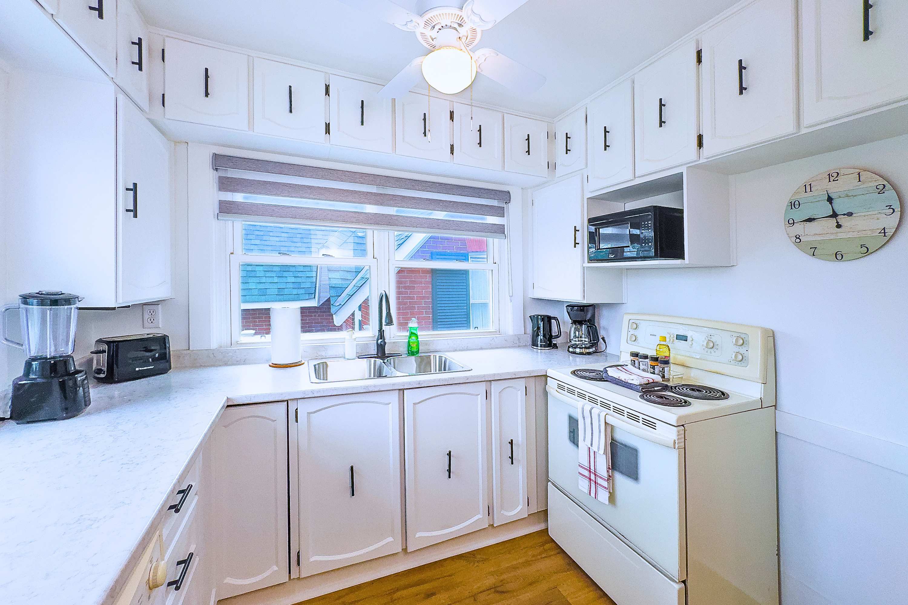 Pet Friendly Home Near Lock 32 Beach Park | Photo 13
