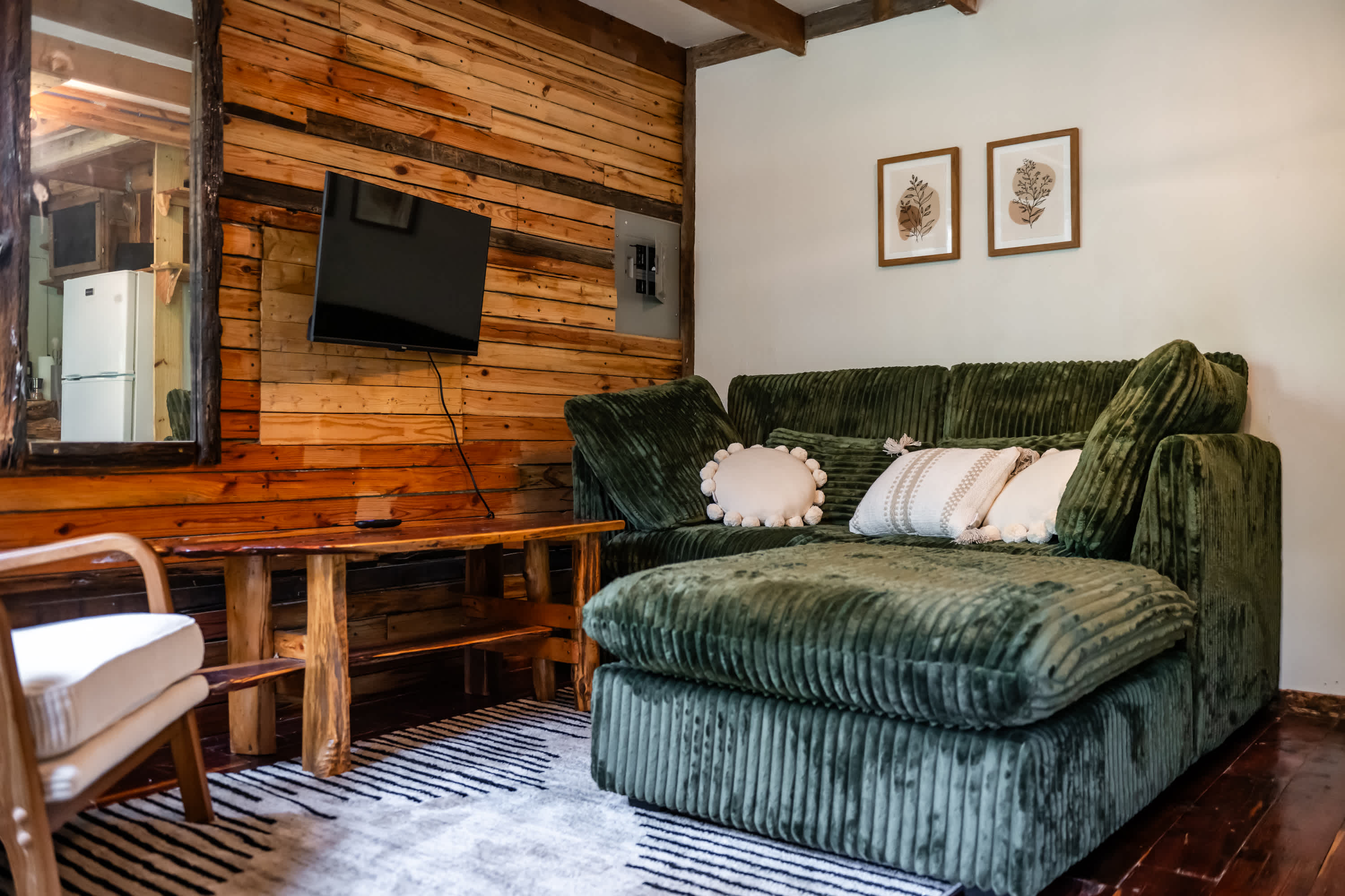 Cedar Cabin living room