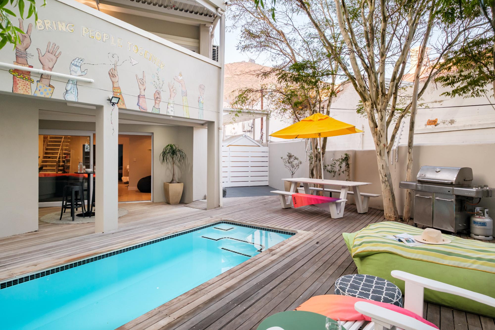 Green Point 4 Bed Family Home w Pool Happy House 2