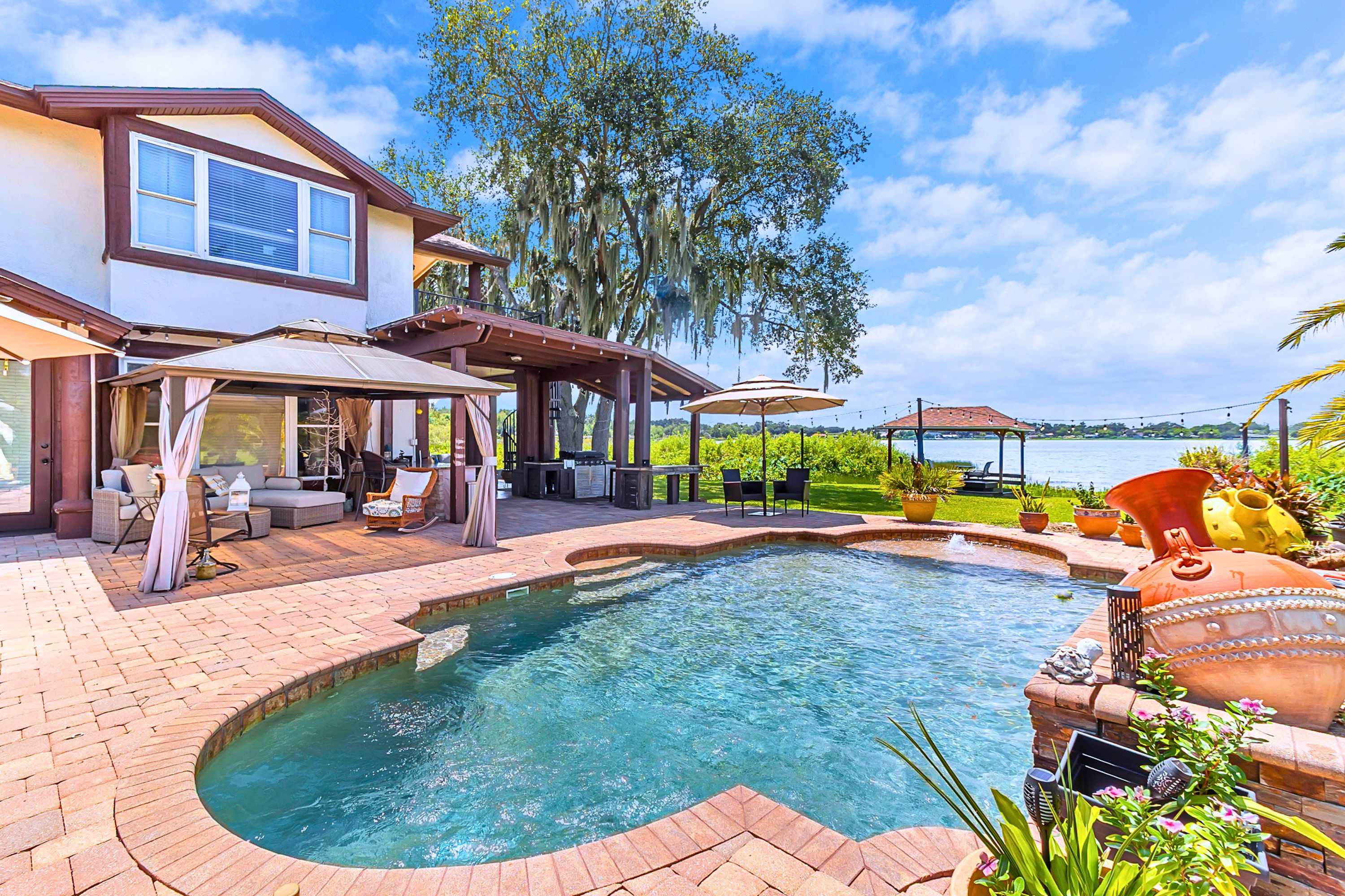 Lakeside Retreat Studio w Pool Lakefront Views
