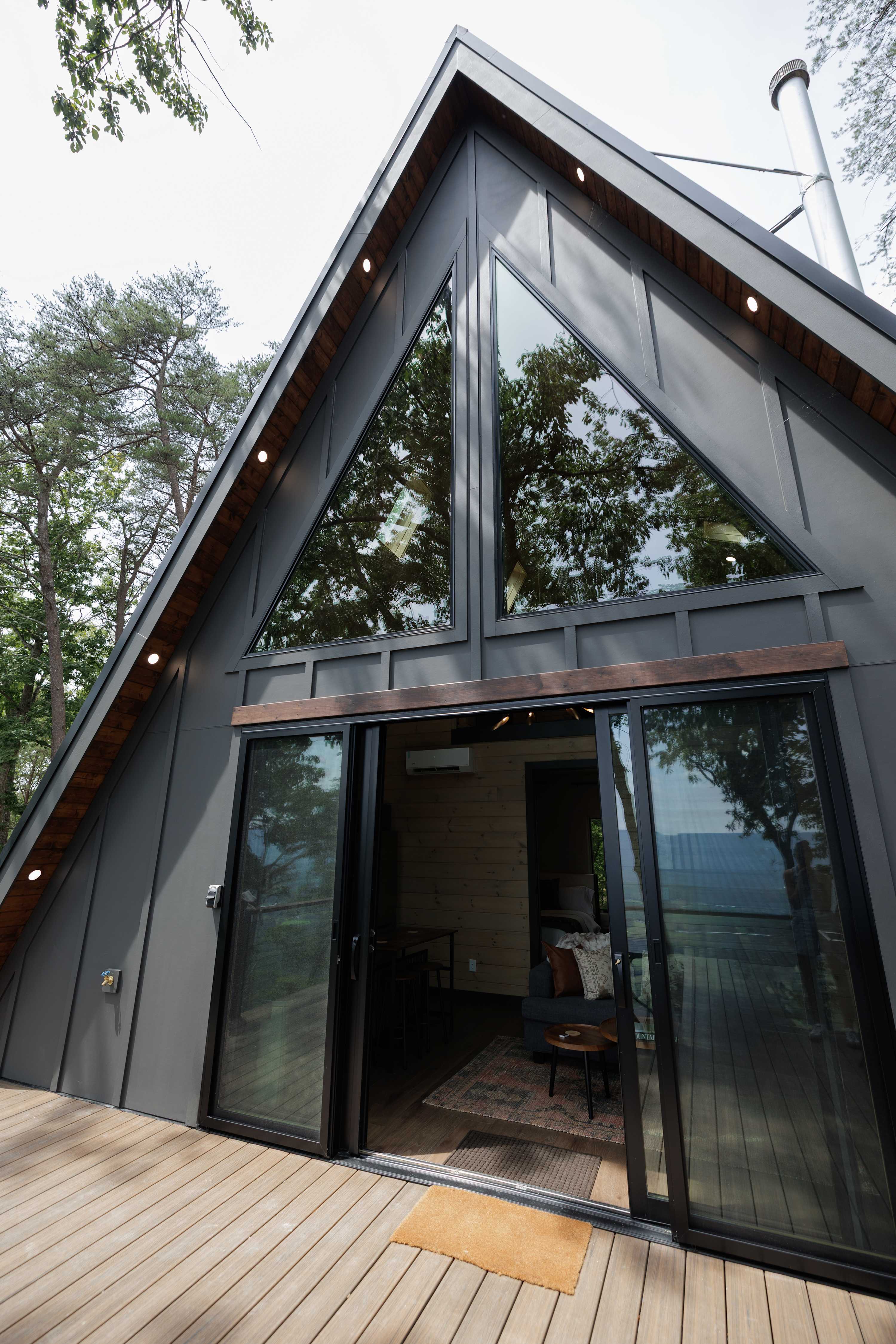 Treehouse Exterior & Surroundings