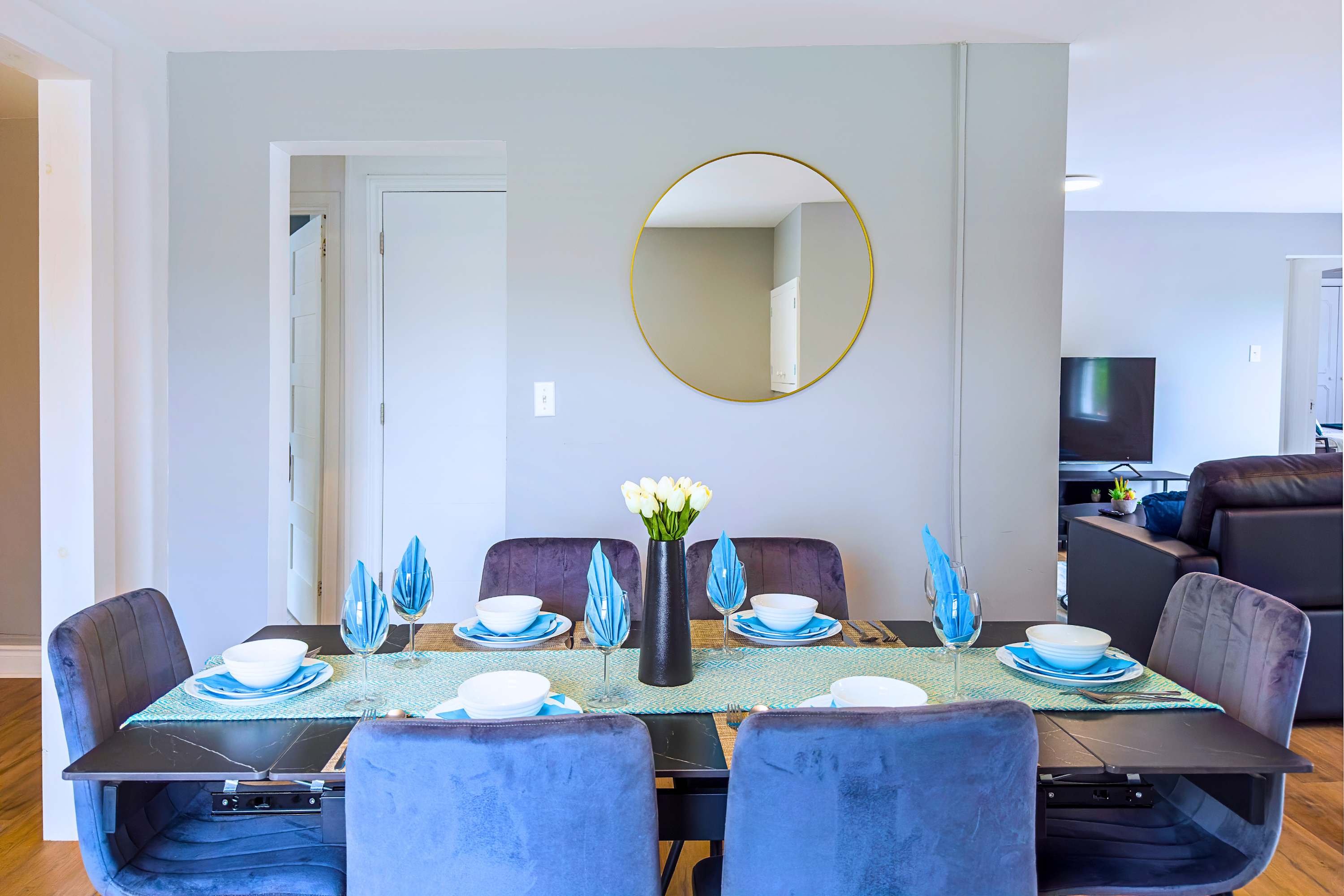Large Capacity Dining Table