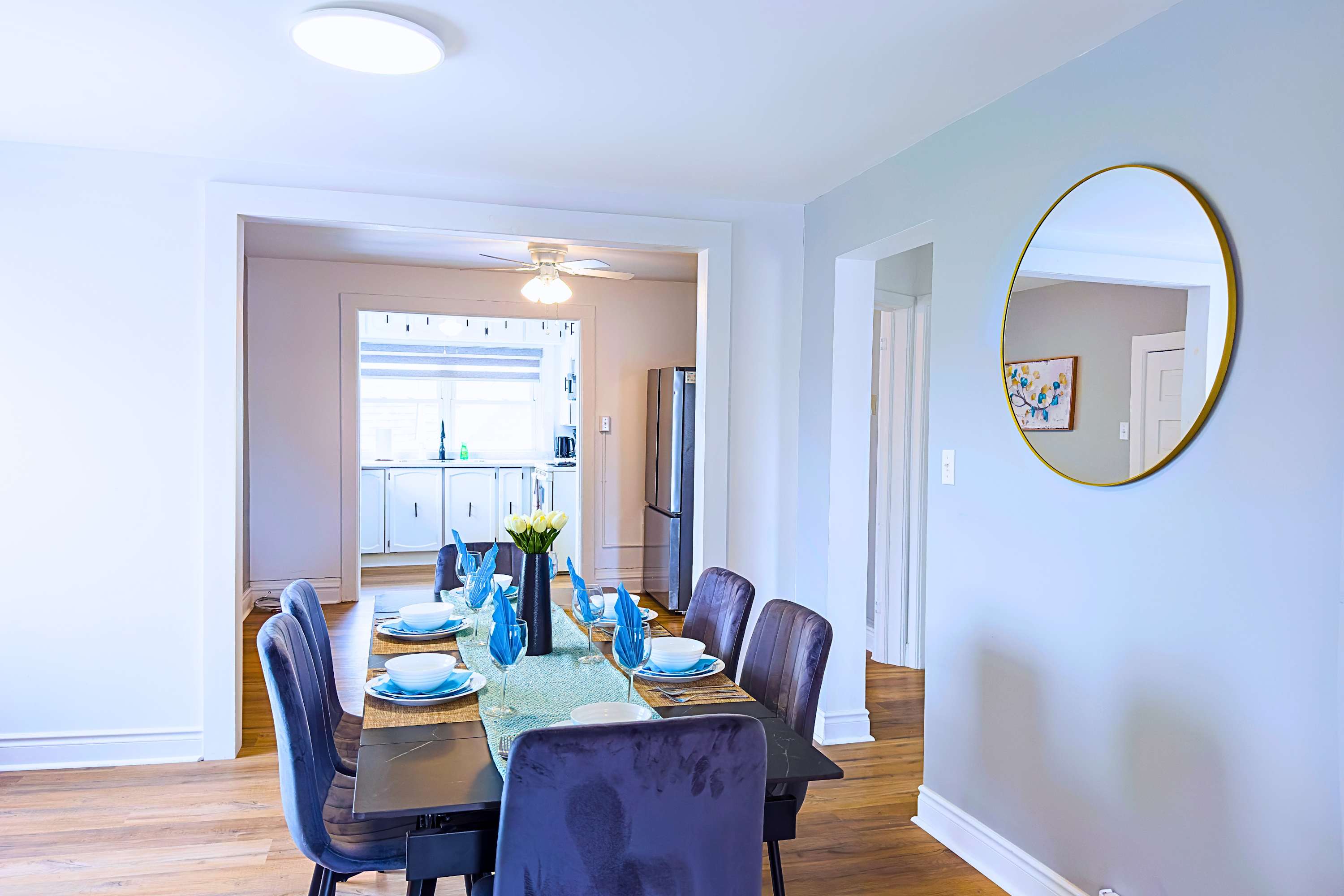 Large Capacity Dining Table