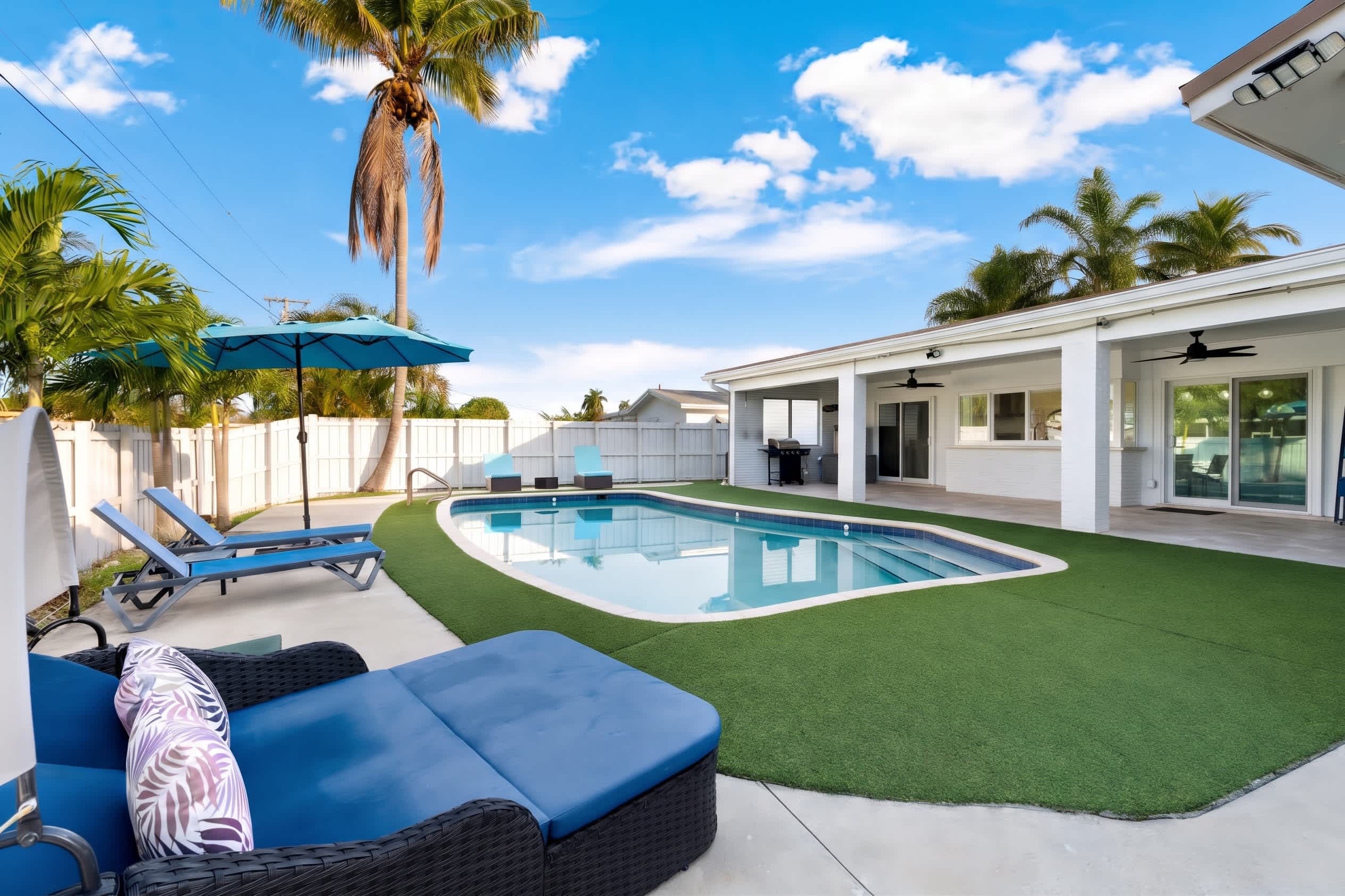 Ivory House- Private Retreat with Pool Near Beach