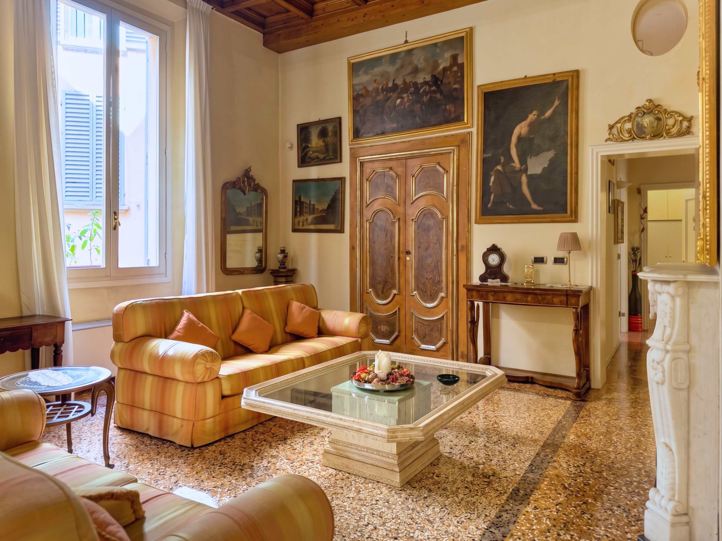 Dimora Bentivoglio | Steps from Piazza Maggiore — Bologna, Emilia-Romagna — vacation rental