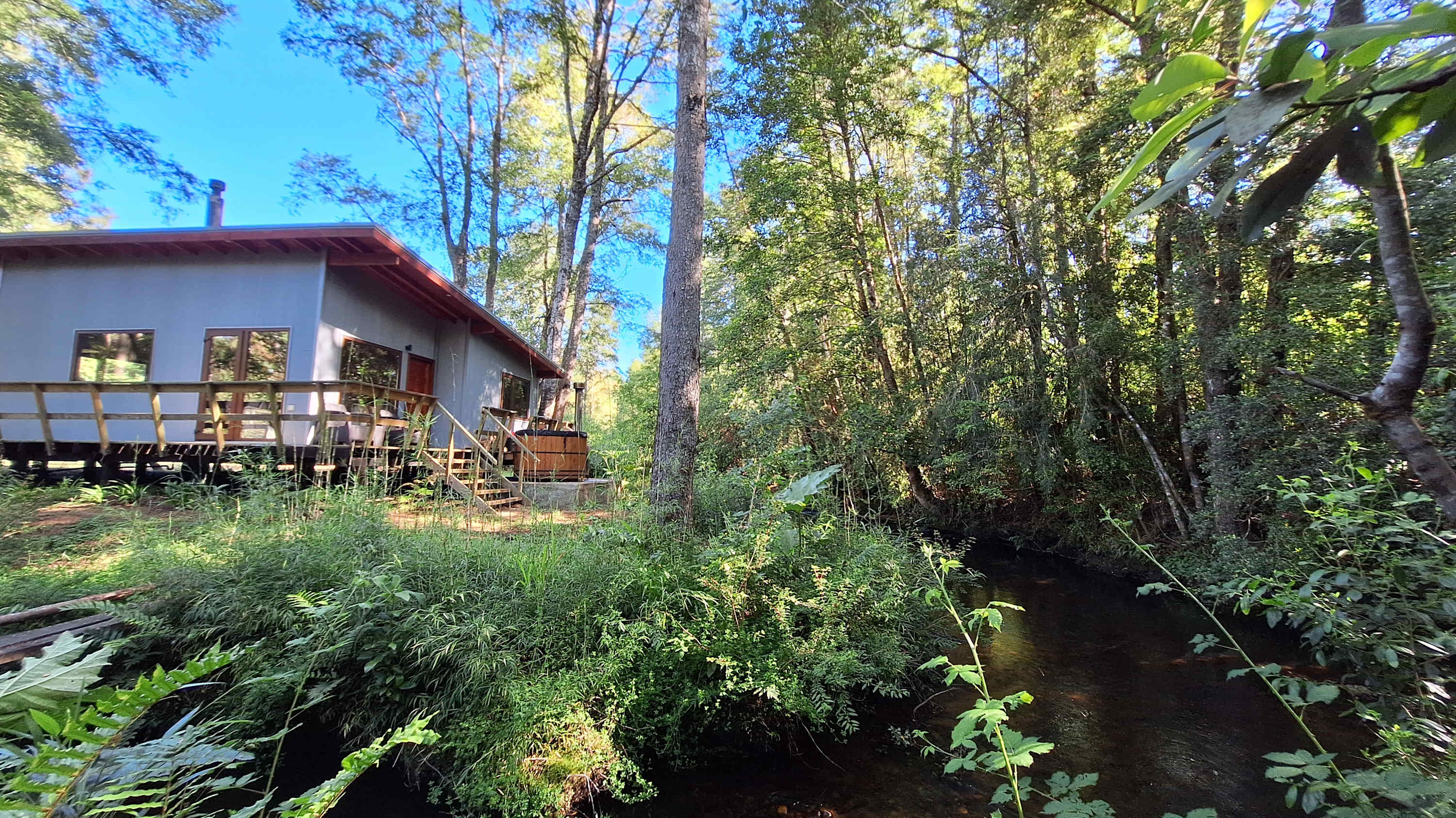 Oak Cabin - Hot Tub, BBQ, WiFi & Riverside