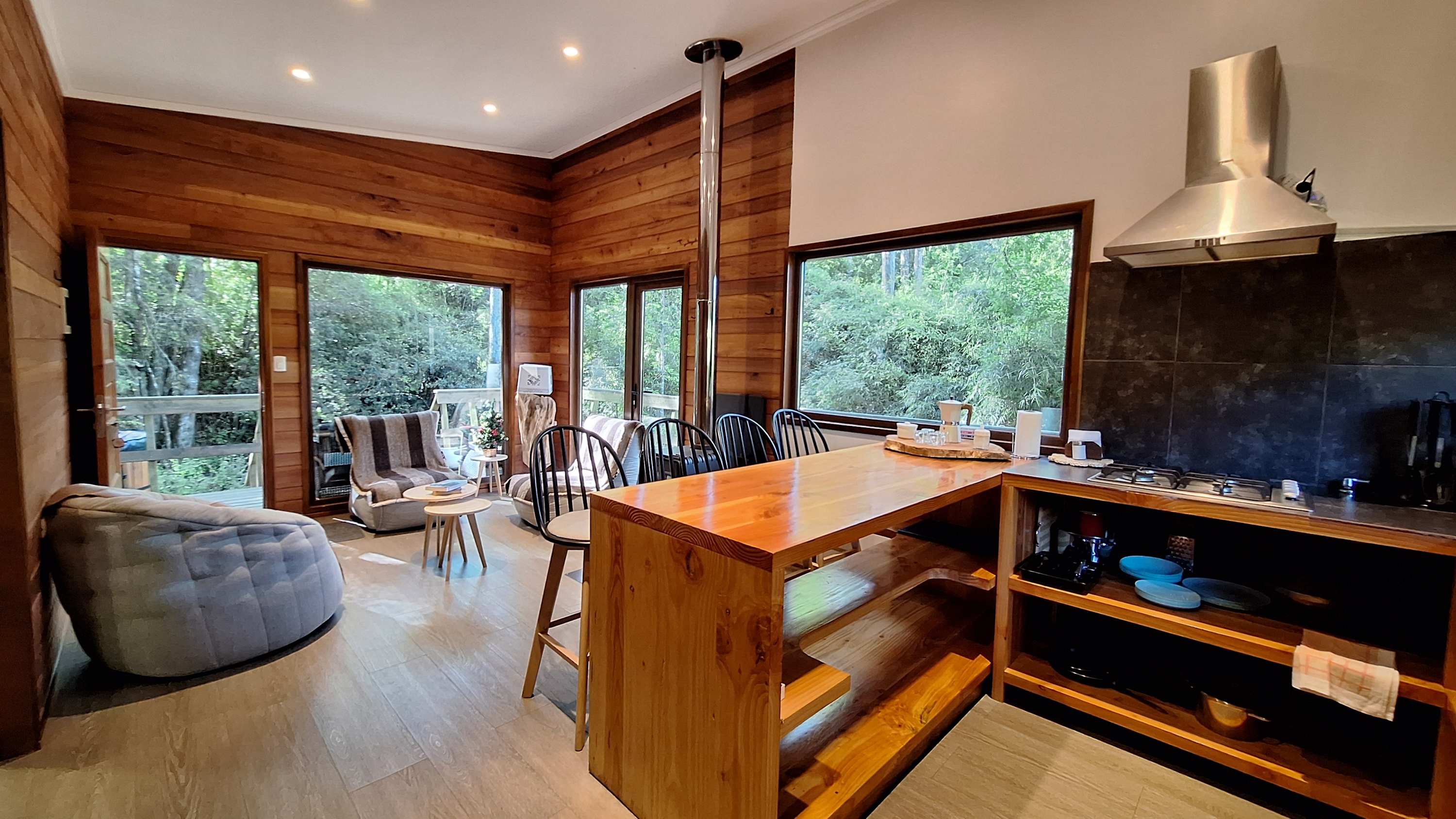 Oak Cabin - Hot Tub, BBQ, WiFi & Riverside