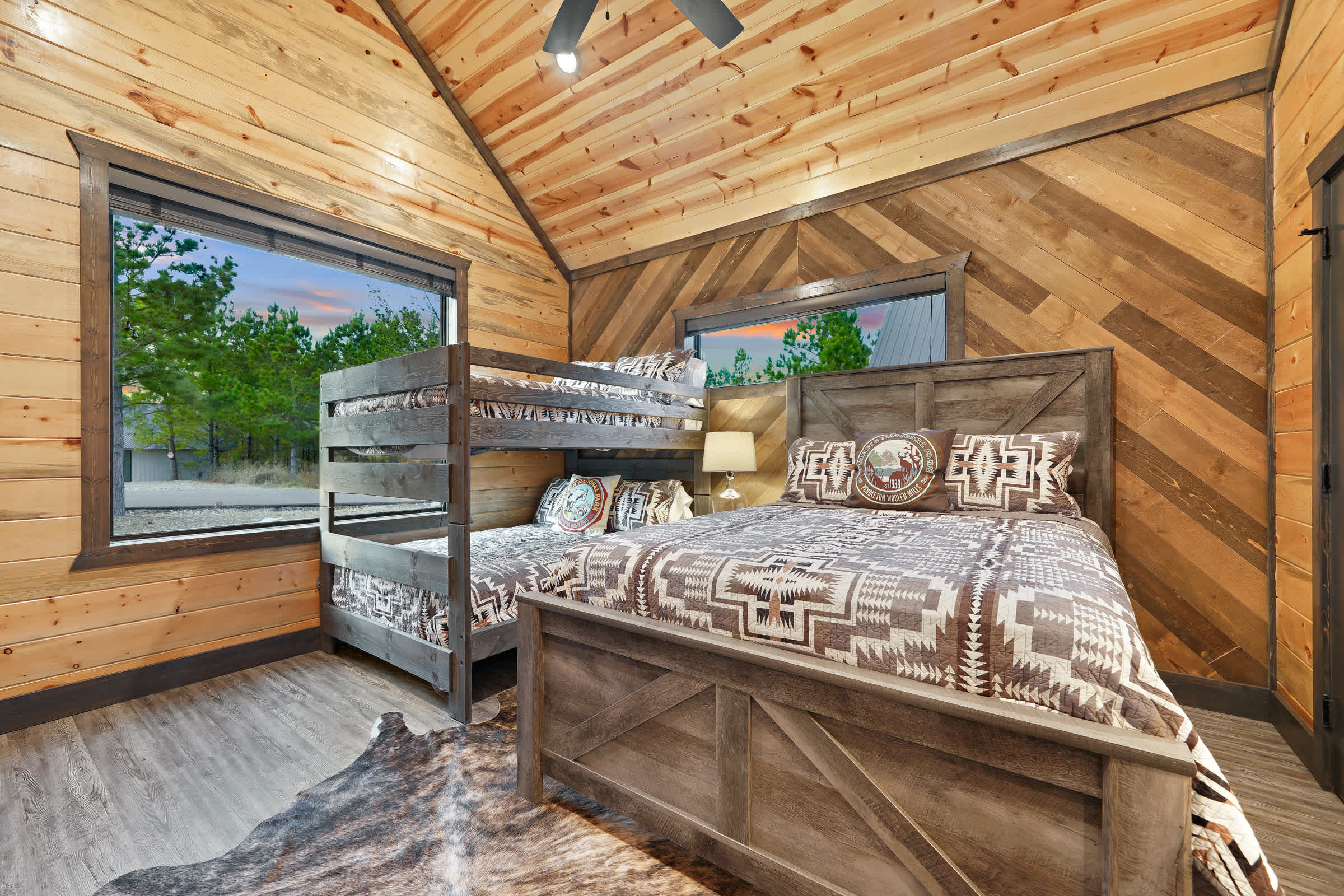 New! Cave Table Road! Fun Views! Hot Tub! Firepit!