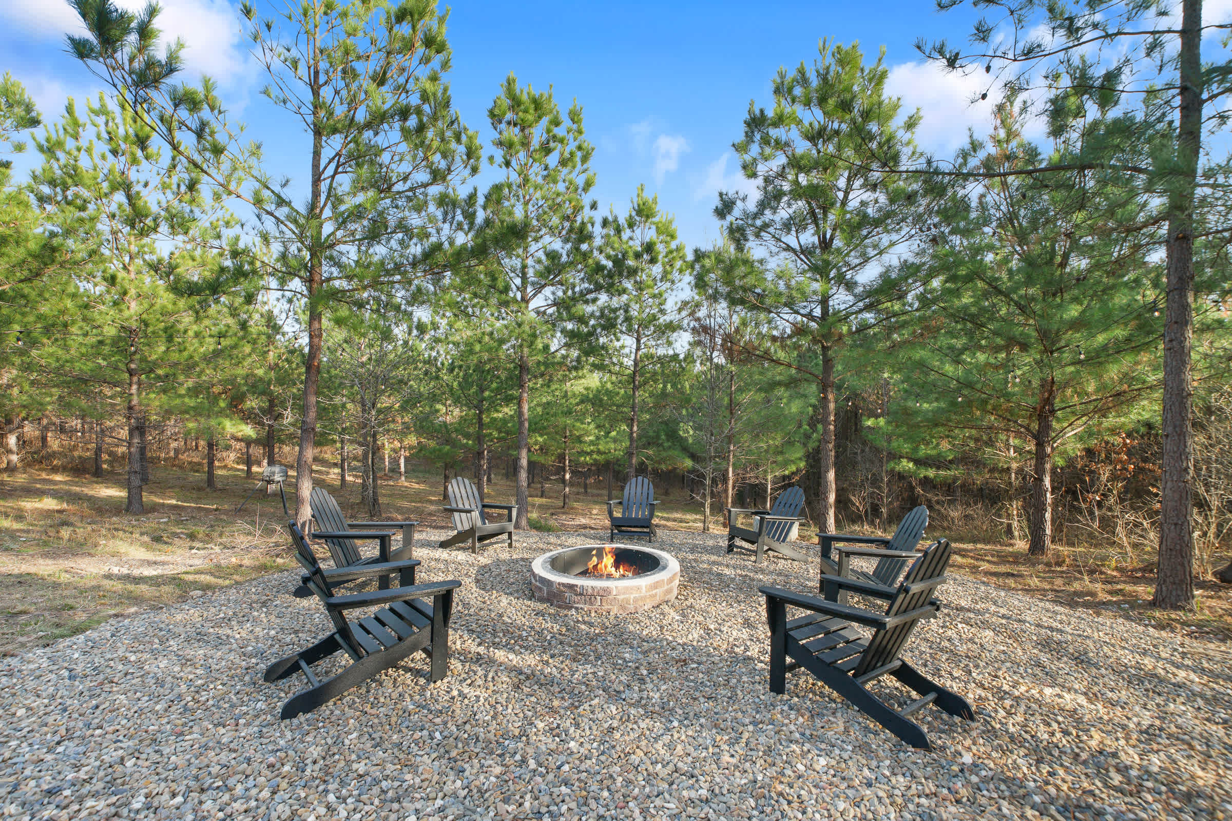 New! Cave Table Road! Fun Views! Hot Tub! Firepit!