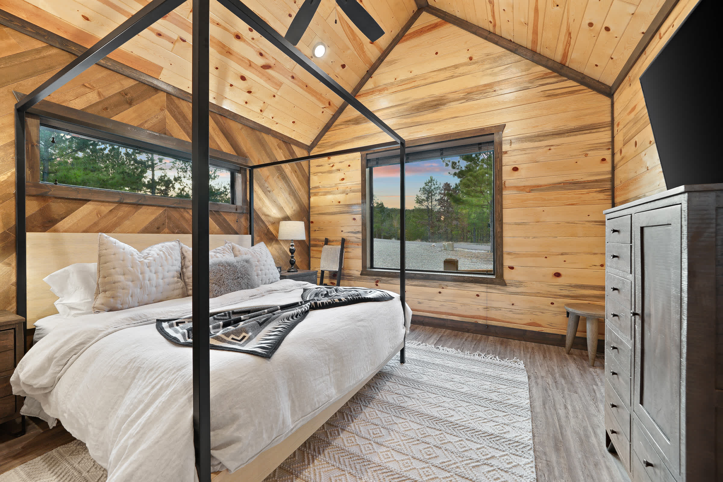 New! Cave Table Road! Fun Views! Hot Tub! Firepit!