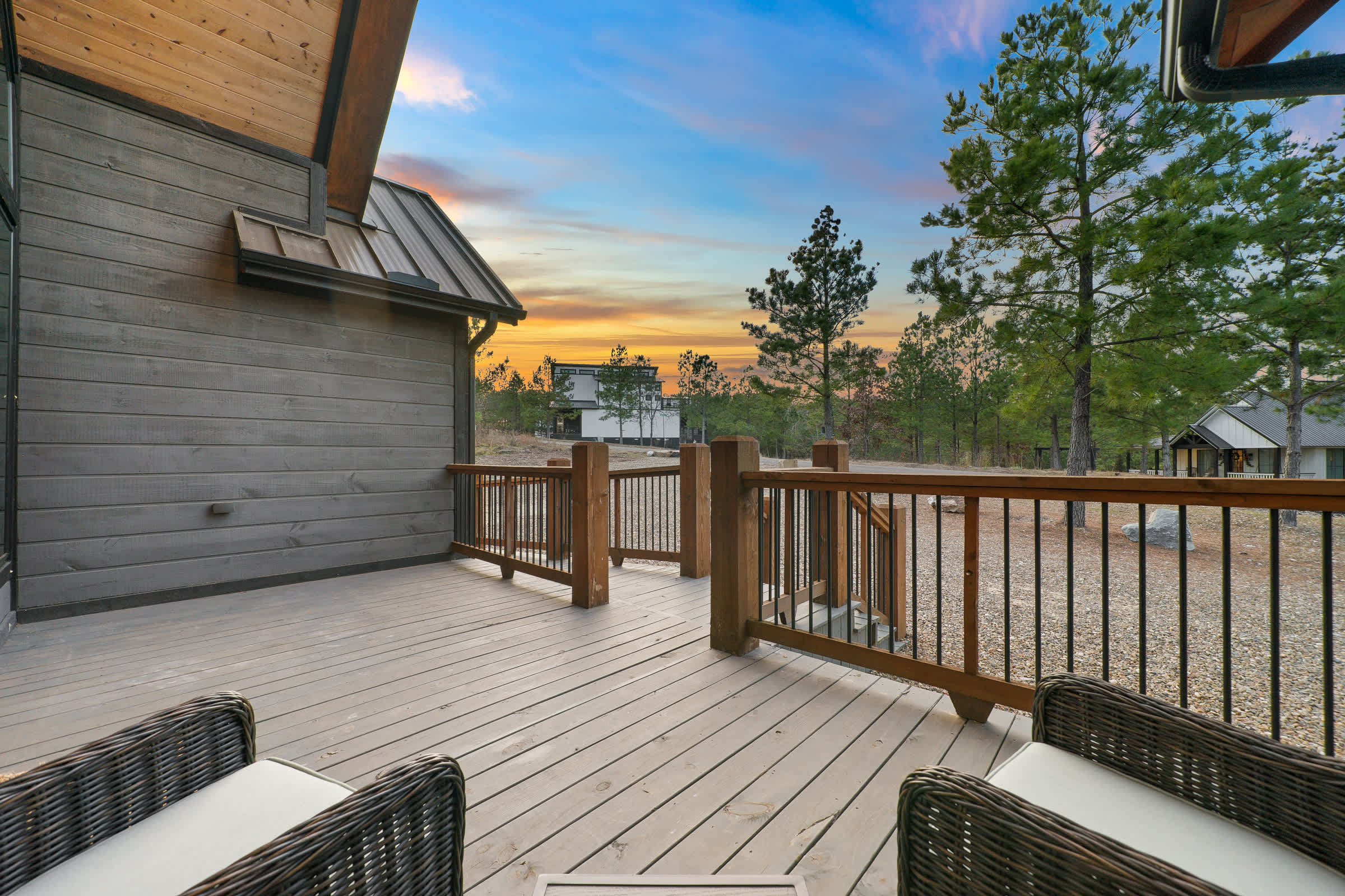 New! Cave Table Road! Fun Views! Hot Tub! Firepit!