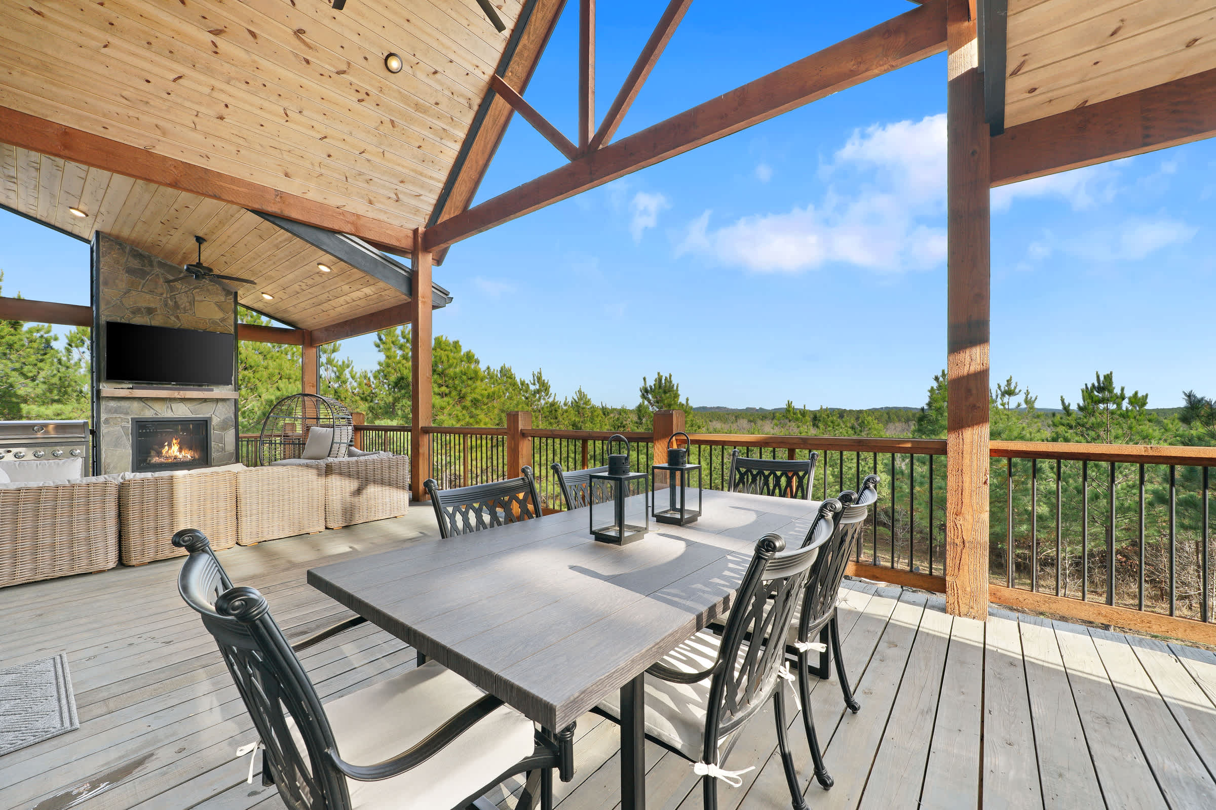 New! Cave Table Road! Fun Views! Hot Tub! Firepit!