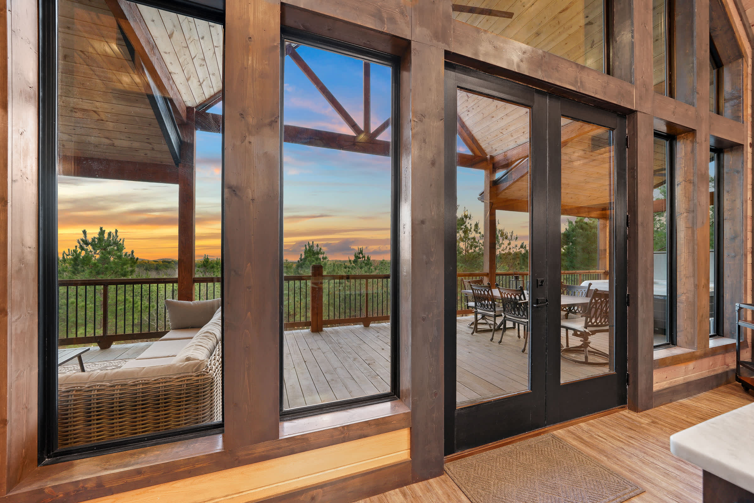 New! Cave Table Road! Fun Views! Hot Tub! Firepit!