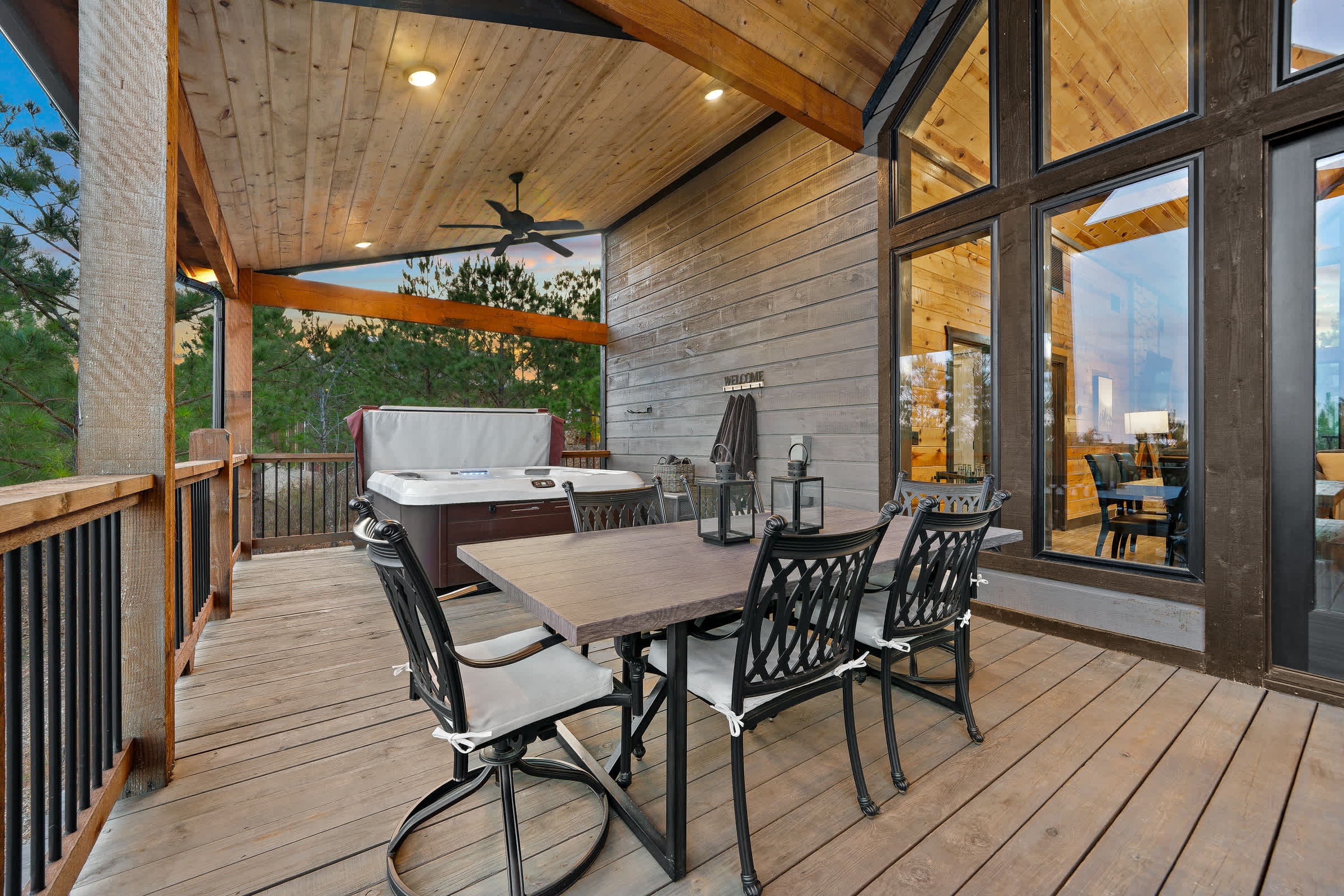New! Cave Table Road! Fun Views! Hot Tub! Firepit!